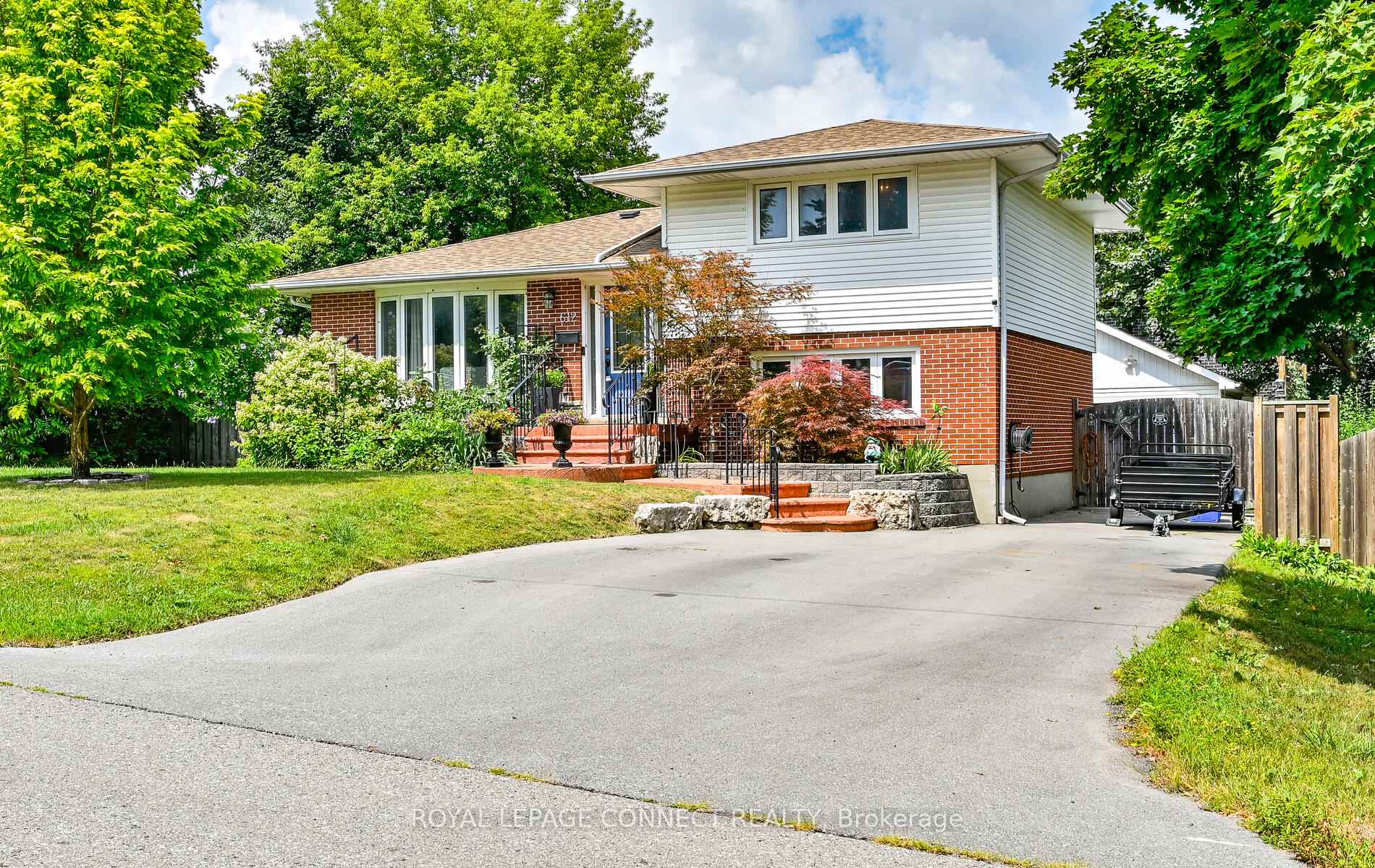 Front of 612 Maple Street W