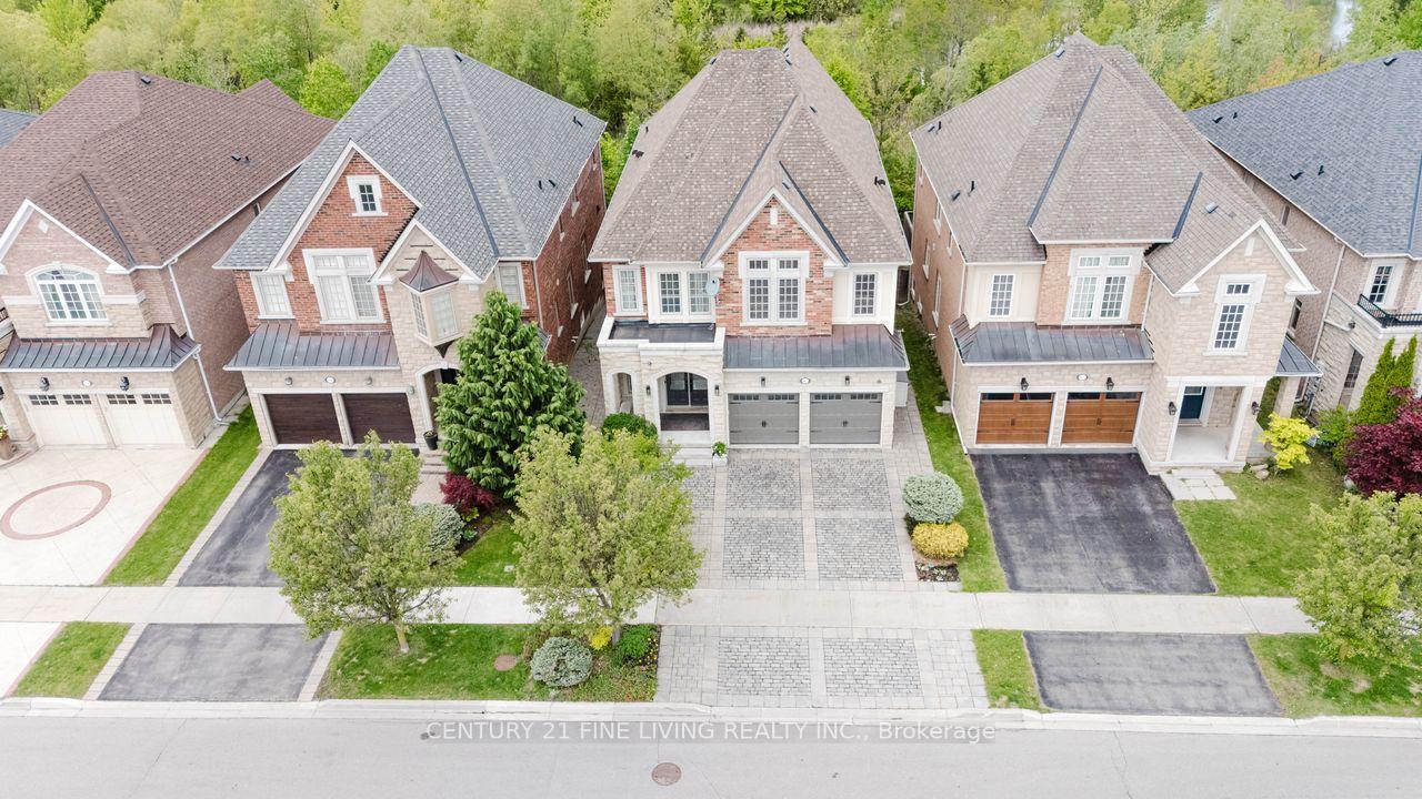 Front of 96 Wolf Creek Crescent
