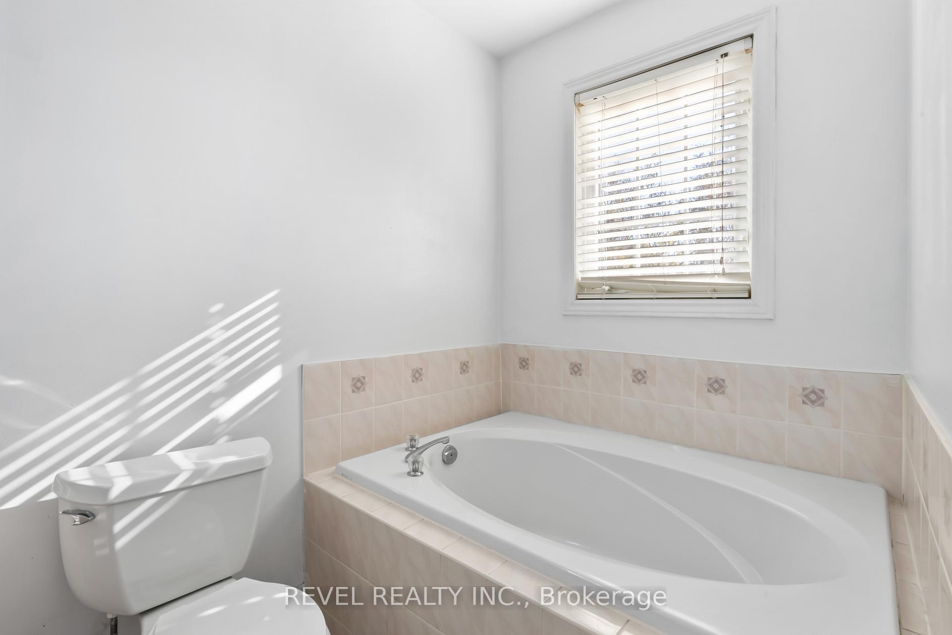 Photo 23 of 40 Sandford Crescent, Whitby, Rolling Acres — HOMEH