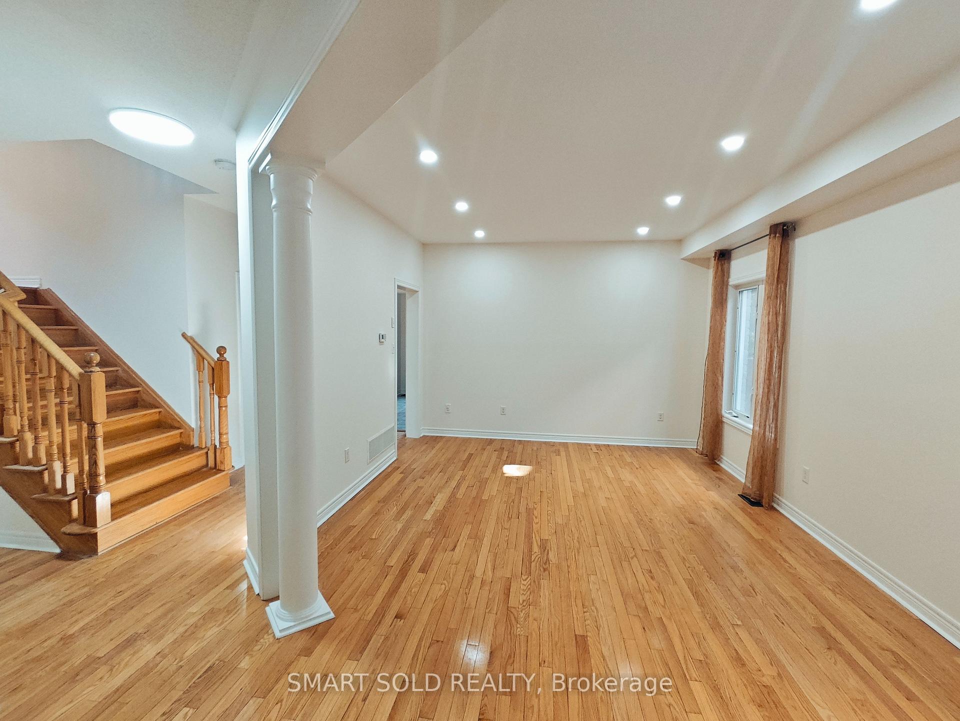 Photo 3 of 56 Santa Amato Crescent, Vaughan, Patterson — HOMEH