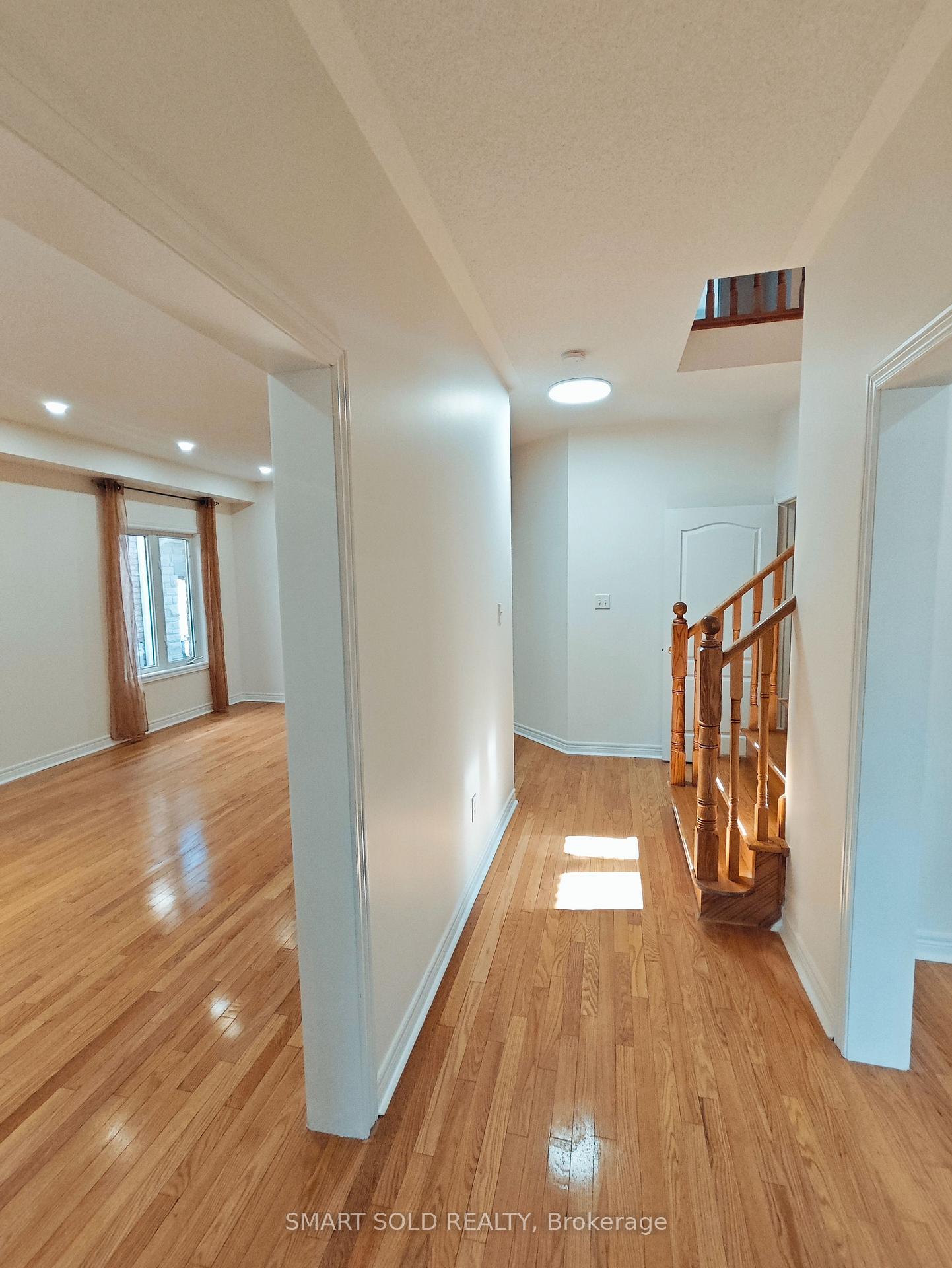 Photo 6 of 56 Santa Amato Crescent, Vaughan, Patterson — HOMEH