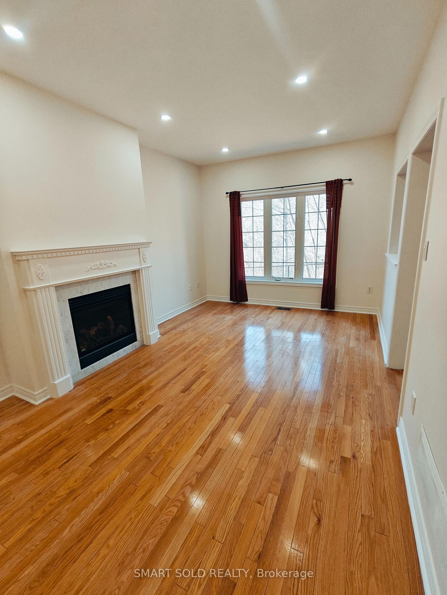 Photo 7 of 56 Santa Amato Crescent, Vaughan, Patterson — HOMEH