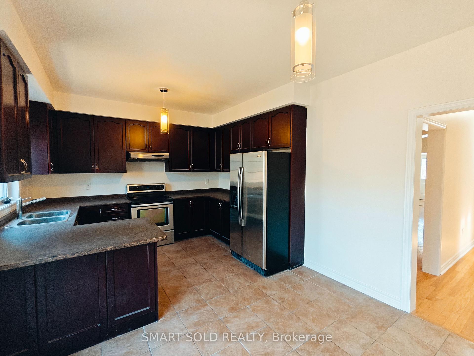 Photo 8 of 56 Santa Amato Crescent, Vaughan, Patterson — HOMEH