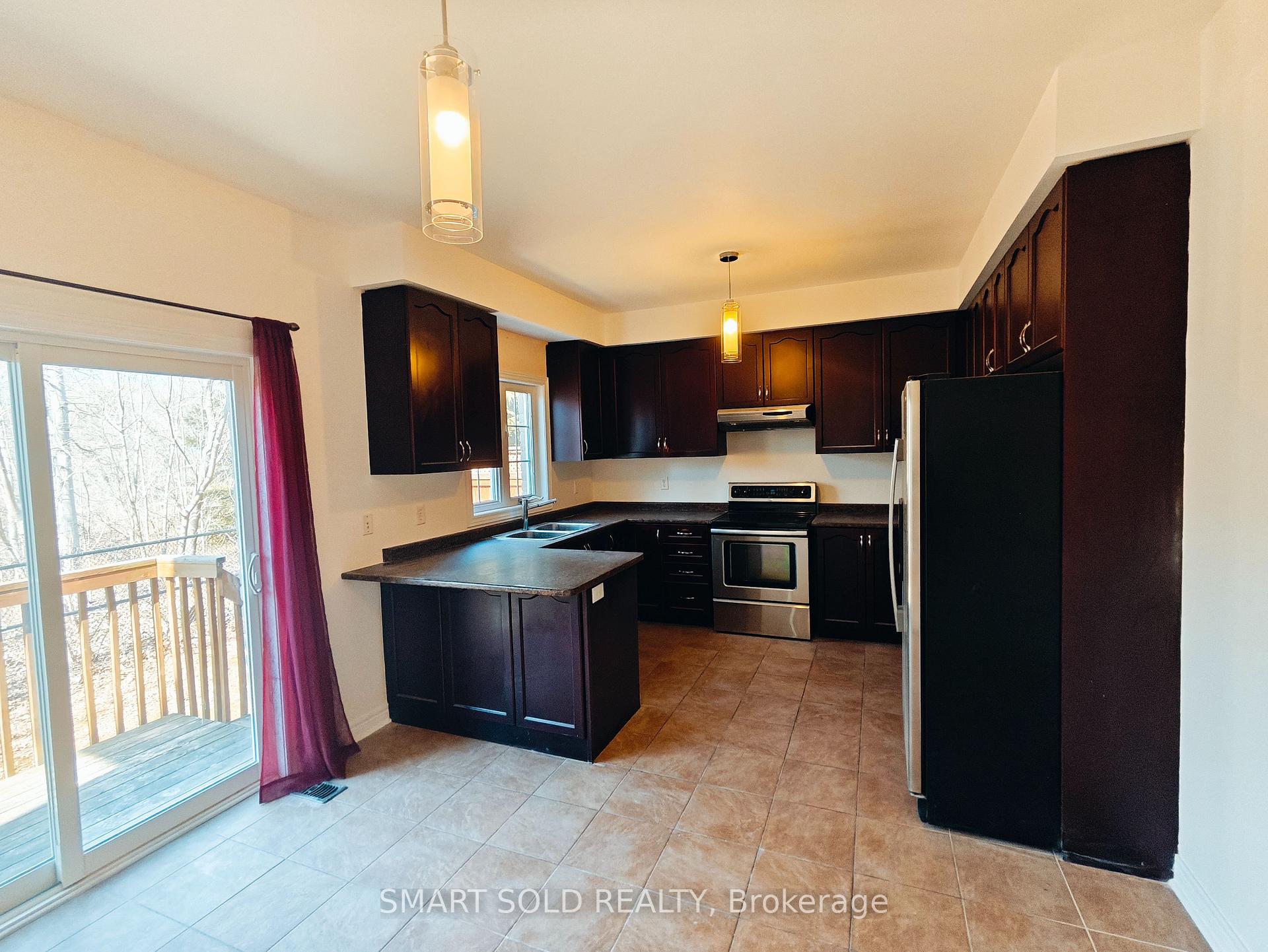 Photo 10 of 56 Santa Amato Crescent, Vaughan, Patterson — HOMEH