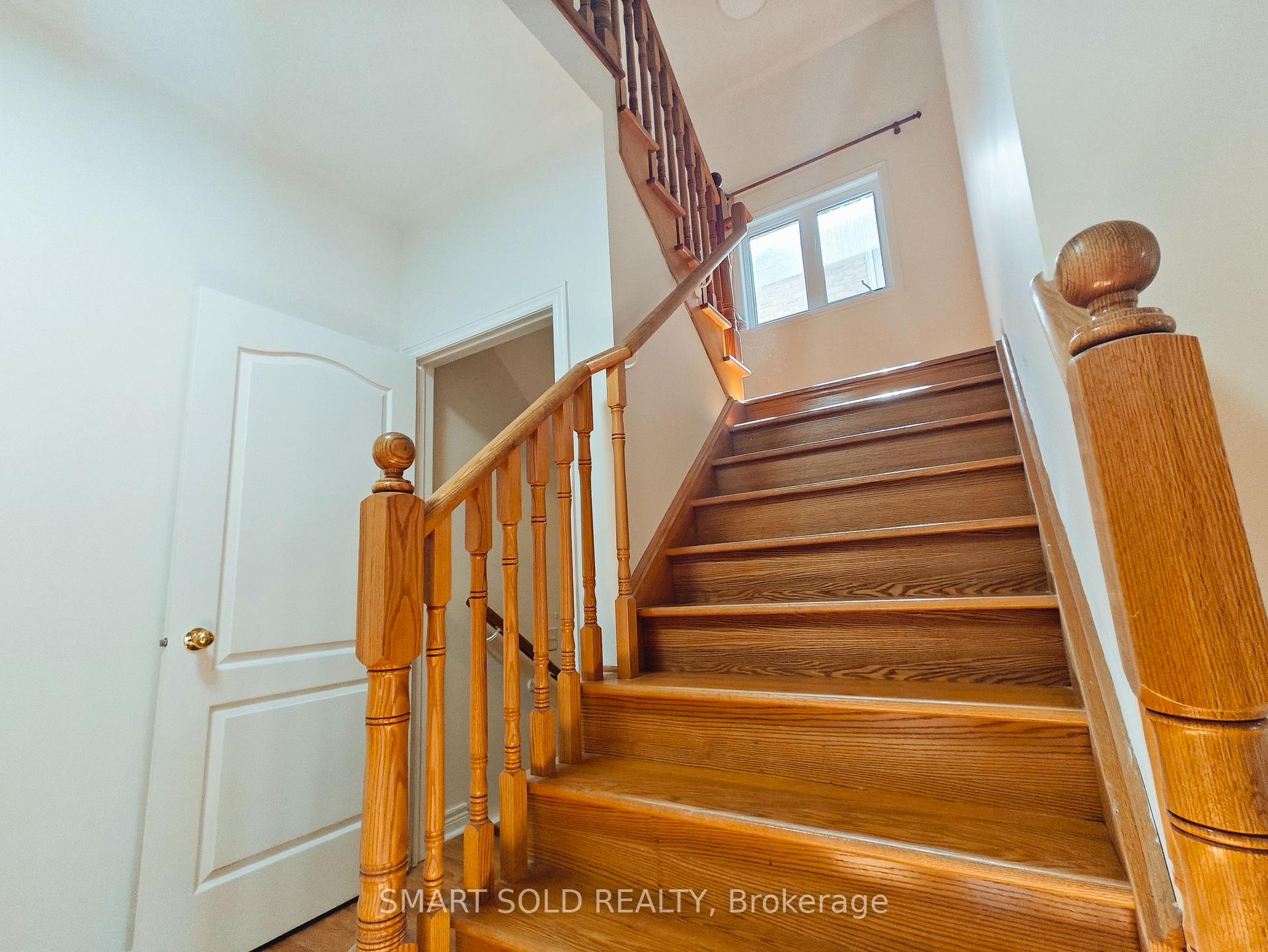 Photo 13 of 56 Santa Amato Crescent, Vaughan, Patterson — HOMEH