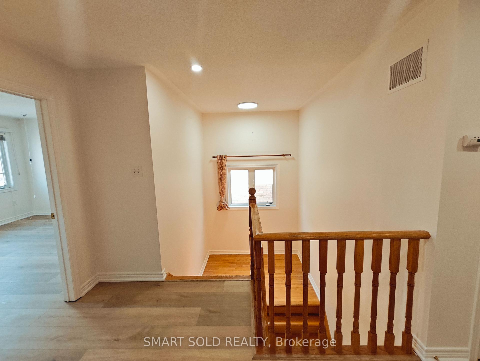 Photo 14 of 56 Santa Amato Crescent, Vaughan, Patterson — HOMEH