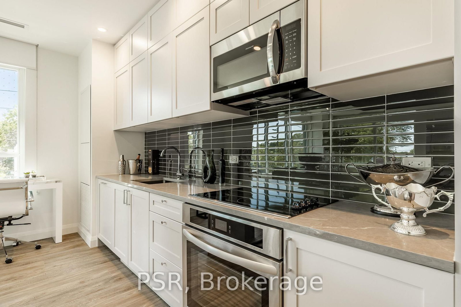 Photo 2 of Unit 402, 71 Redpath Ave, Toronto, Mount Pleasant West — HOMEH