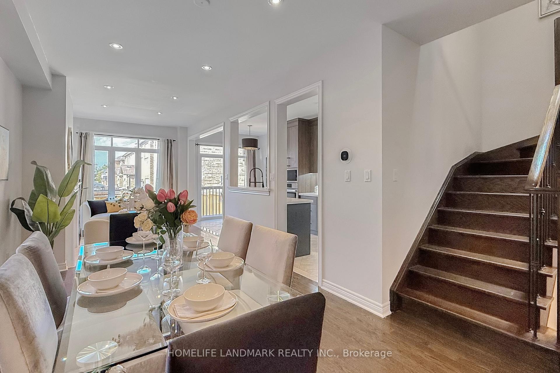 Photo 5 of 62 White Spruce Crescent, Vaughan, Patterson — HOMEH
