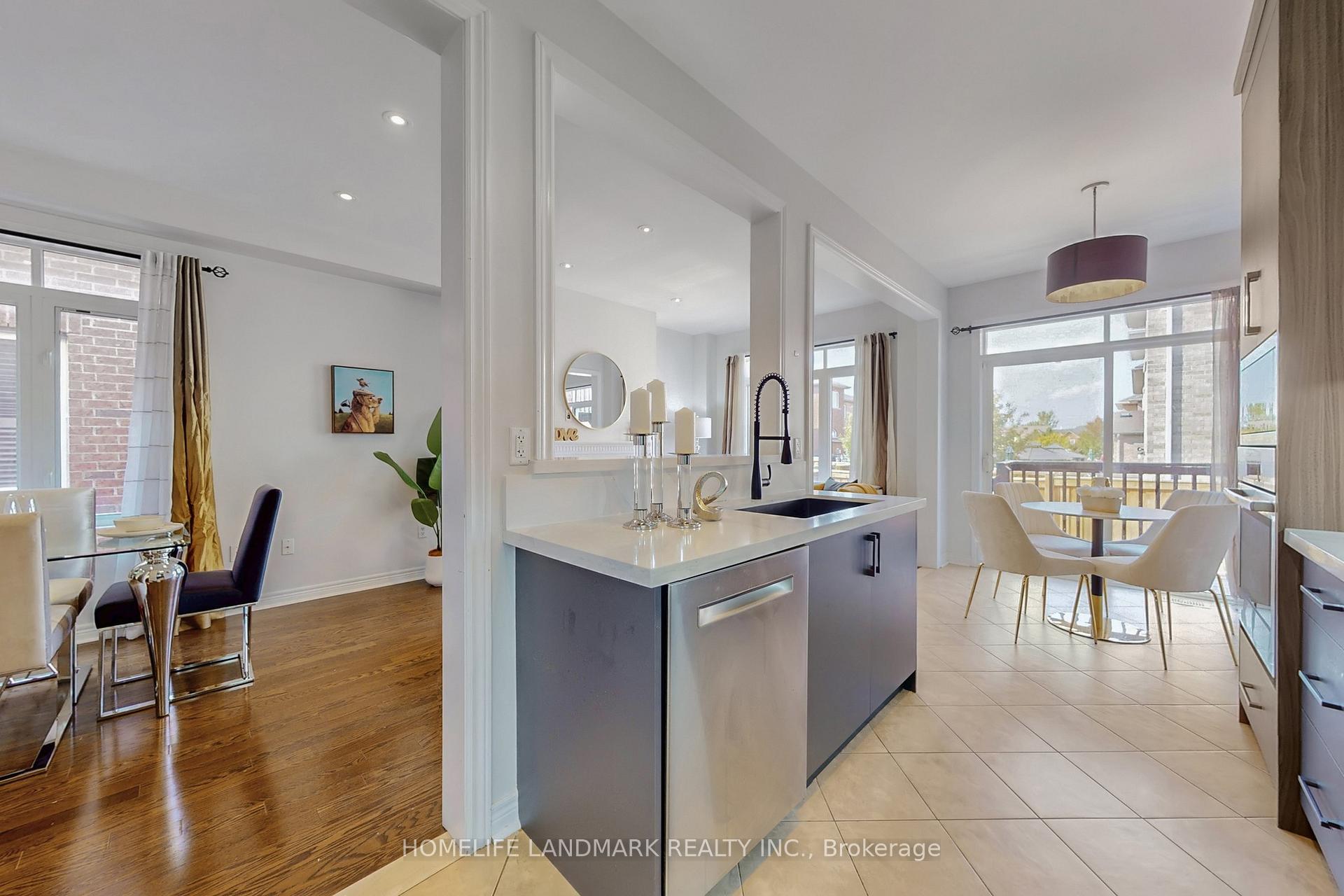 Photo 7 of 62 White Spruce Crescent, Vaughan, Patterson — HOMEH