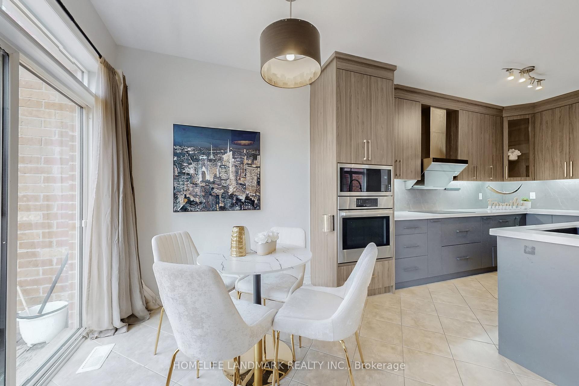 Photo 10 of 62 White Spruce Crescent, Vaughan, Patterson — HOMEH
