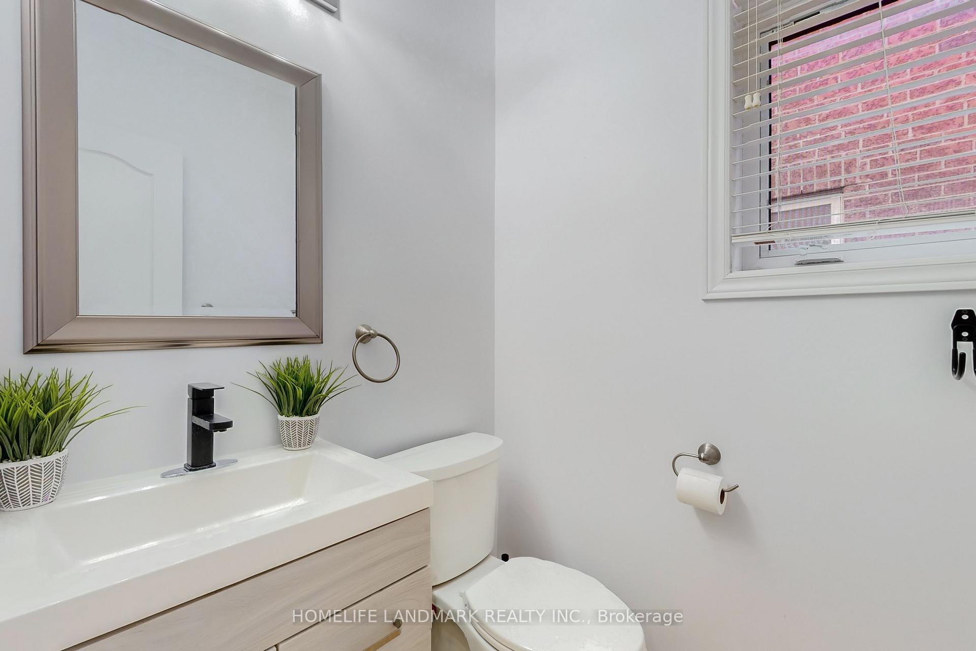 Photo 11 of 62 White Spruce Crescent, Vaughan, Patterson — HOMEH