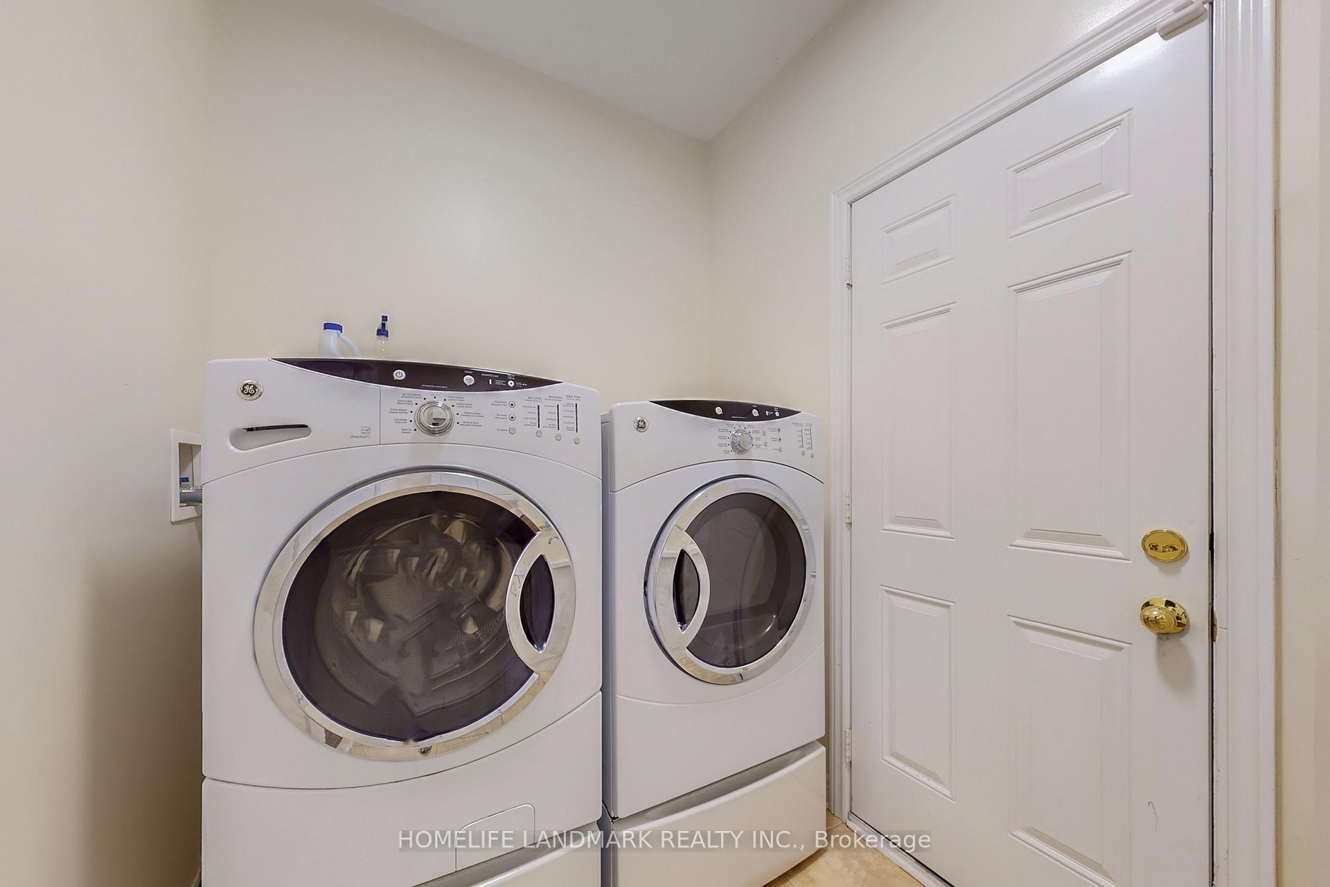 Photo 12 of 62 White Spruce Crescent, Vaughan, Patterson — HOMEH