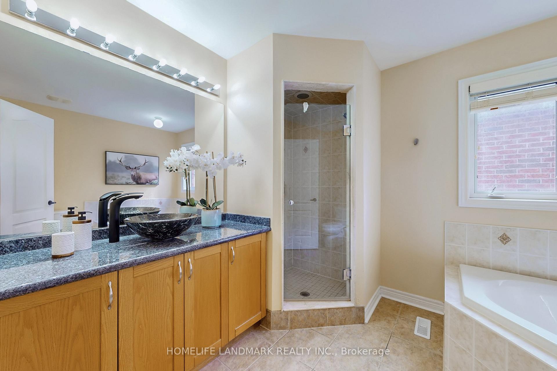 Photo 19 of 62 White Spruce Crescent, Vaughan, Patterson — HOMEH