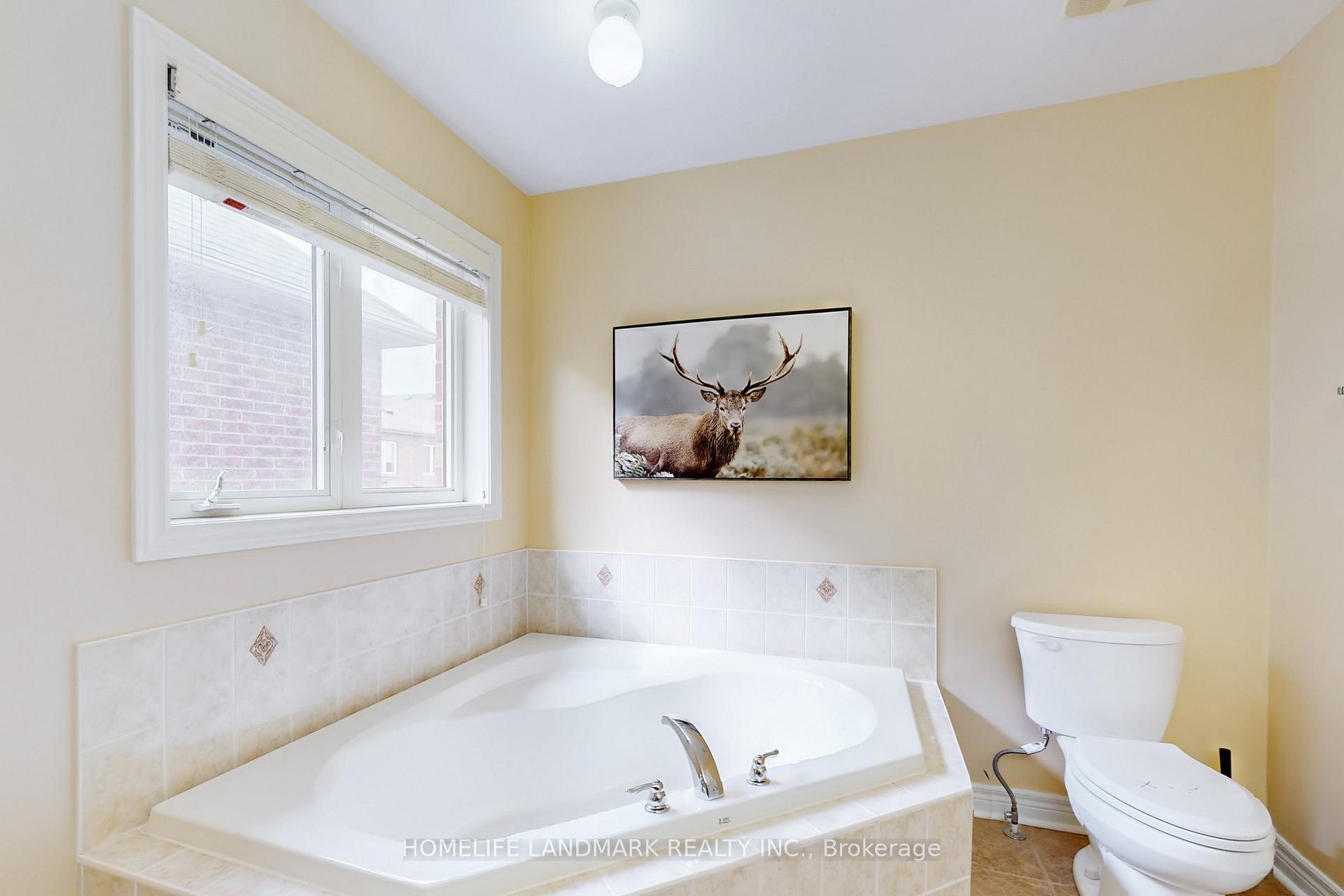 Photo 20 of 62 White Spruce Crescent, Vaughan, Patterson — HOMEH
