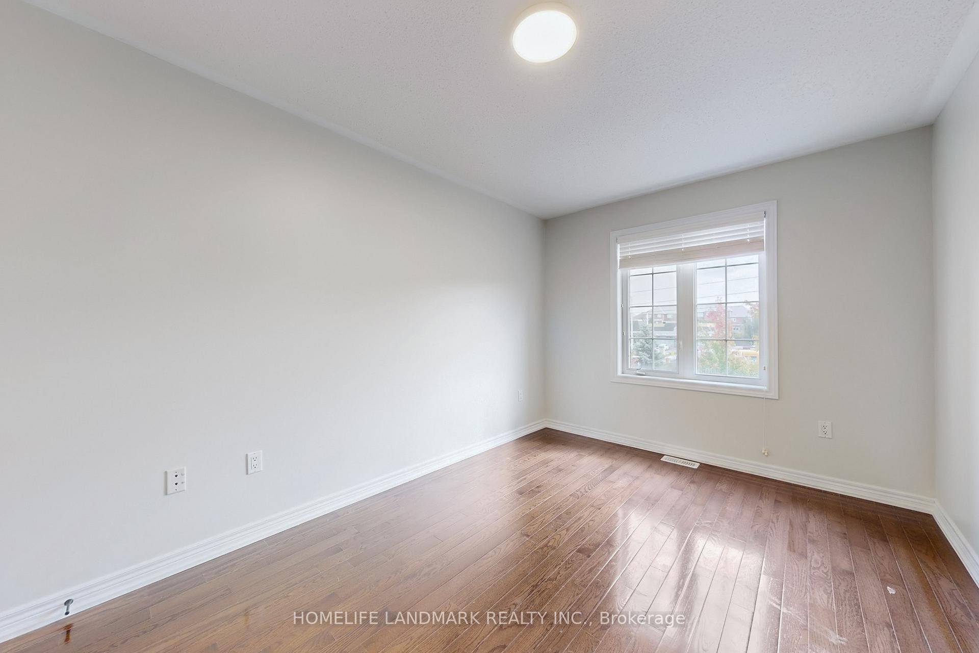 Photo 21 of 62 White Spruce Crescent, Vaughan, Patterson — HOMEH