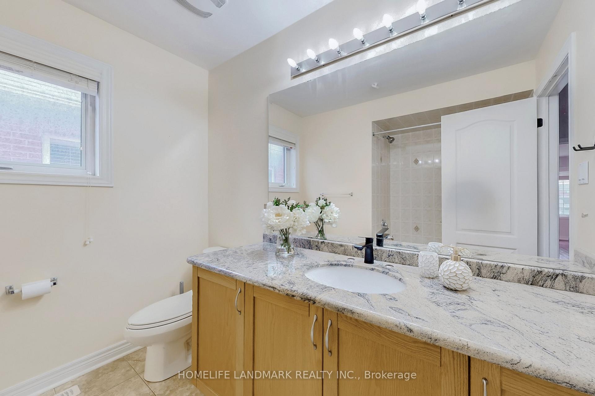 Photo 23 of 62 White Spruce Crescent, Vaughan, Patterson — HOMEH