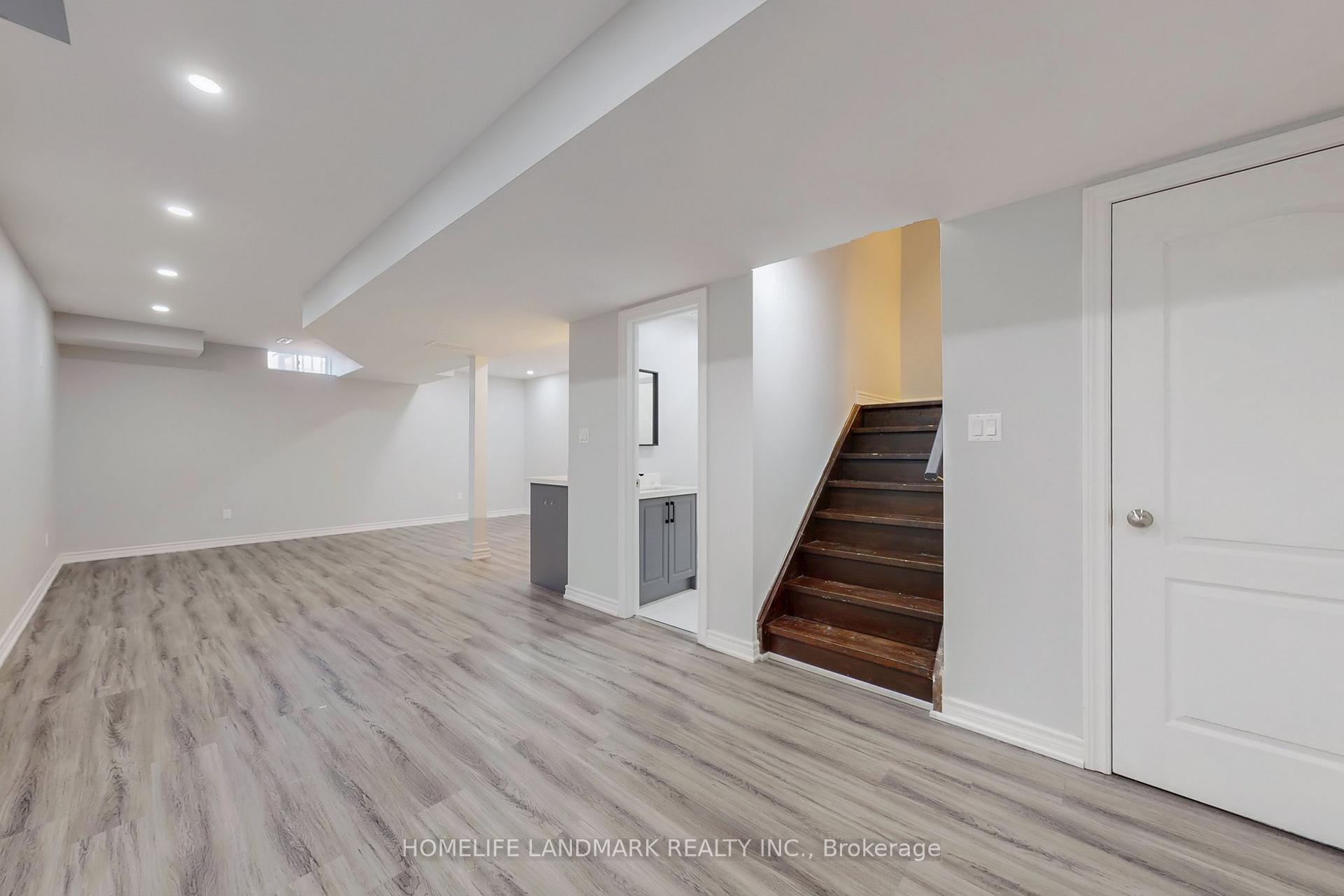 Photo 26 of 62 White Spruce Crescent, Vaughan, Patterson — HOMEH