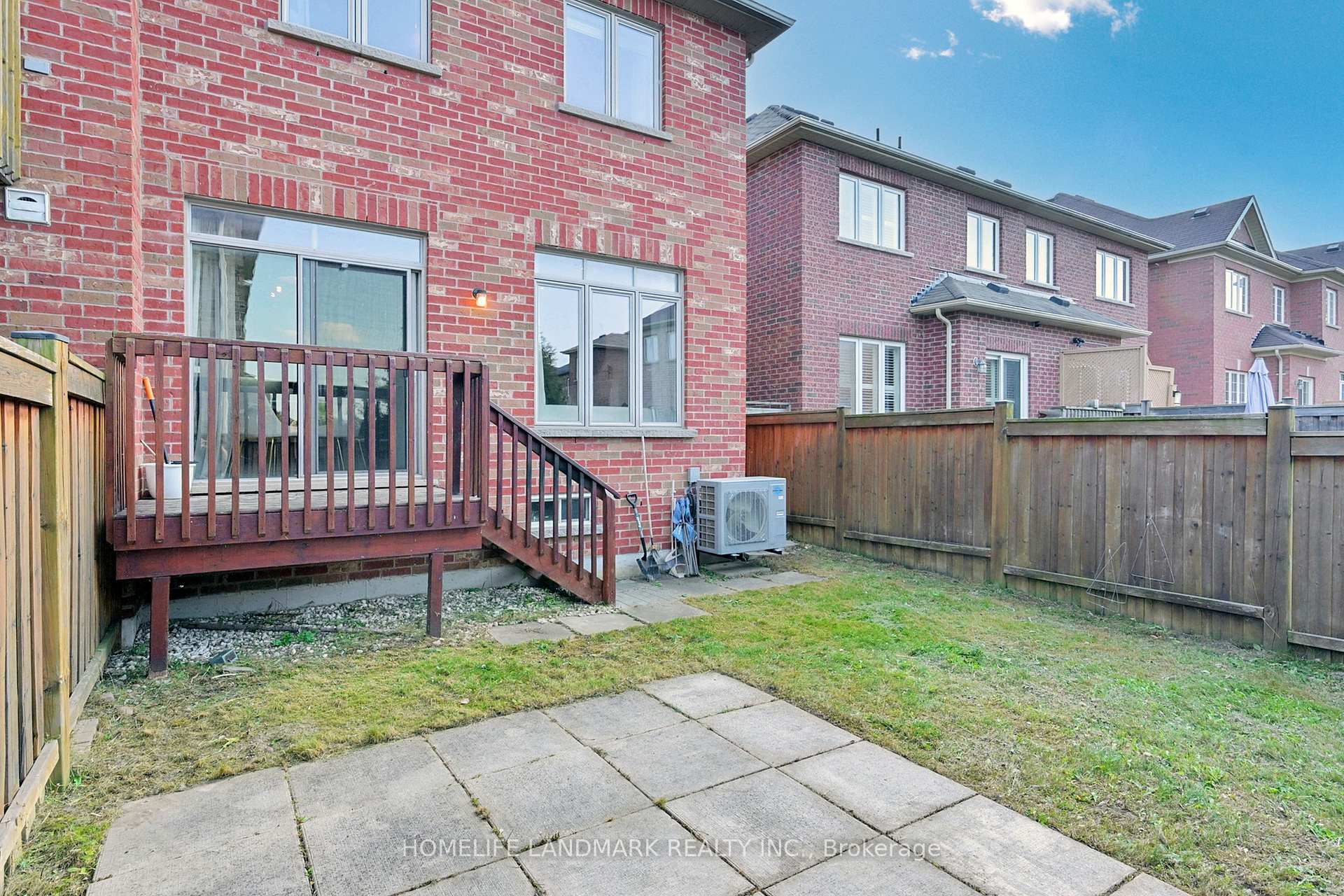 Photo 32 of 62 White Spruce Crescent, Vaughan, Patterson — HOMEH