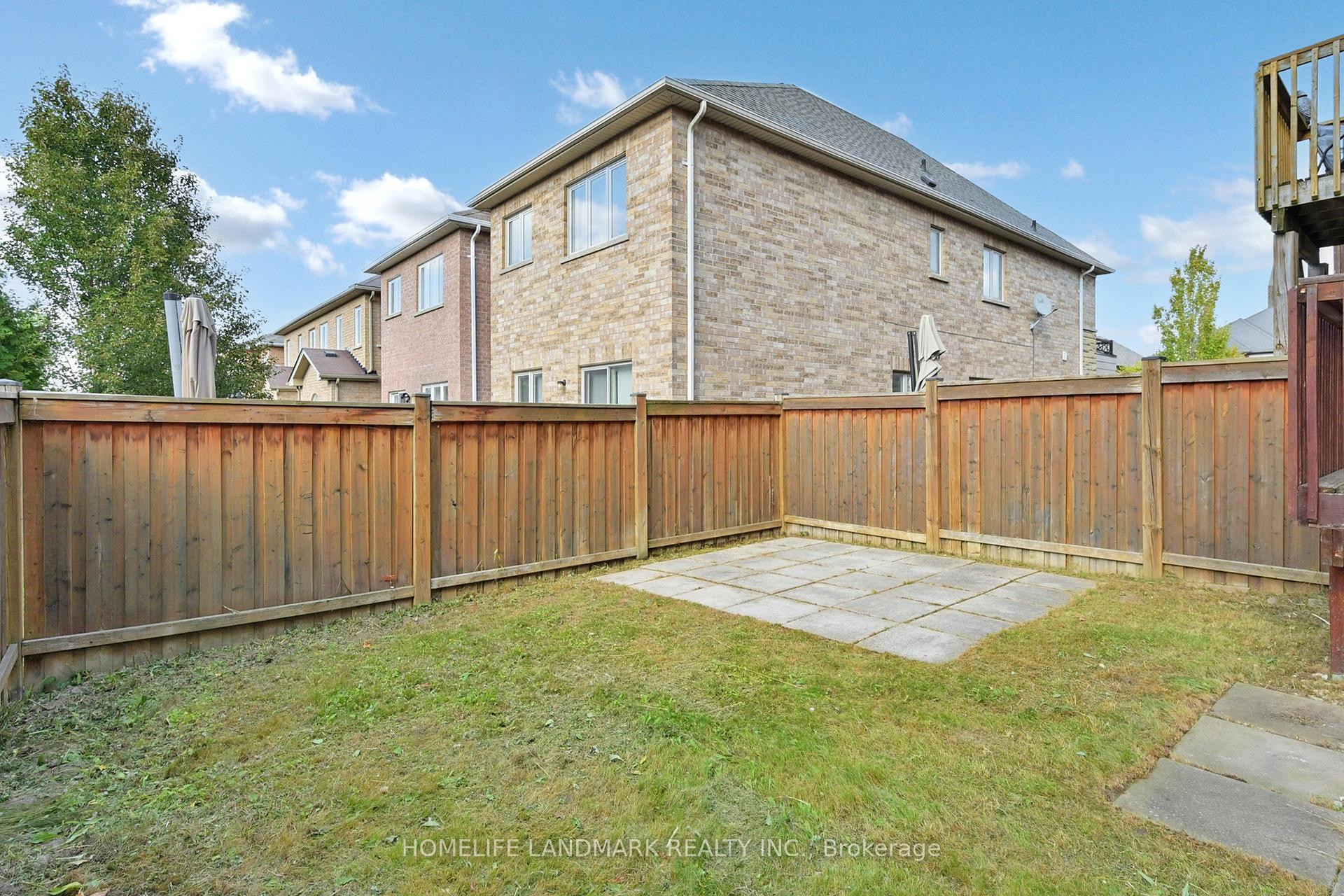 Photo 33 of 62 White Spruce Crescent, Vaughan, Patterson — HOMEH