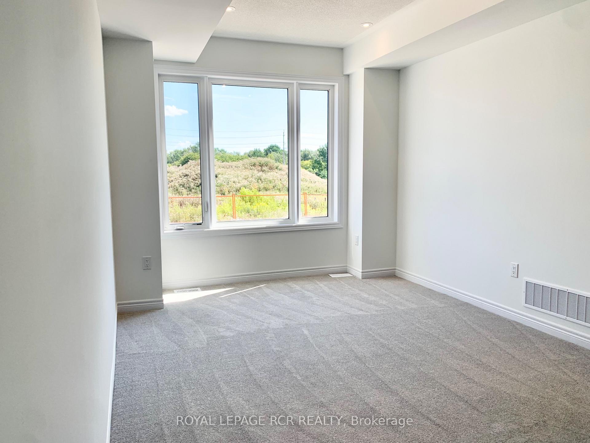 Photo 4 of 32 Dockside Way, Whitby, Port Whitby — HOMEH