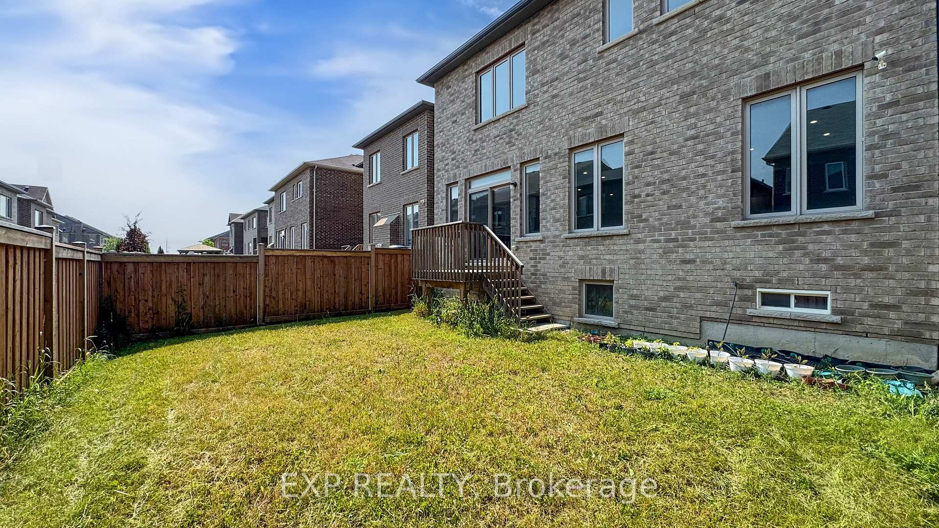 Photo 7 of 552 Mactier Drive S, Vaughan, Kleinburg — HOMEH