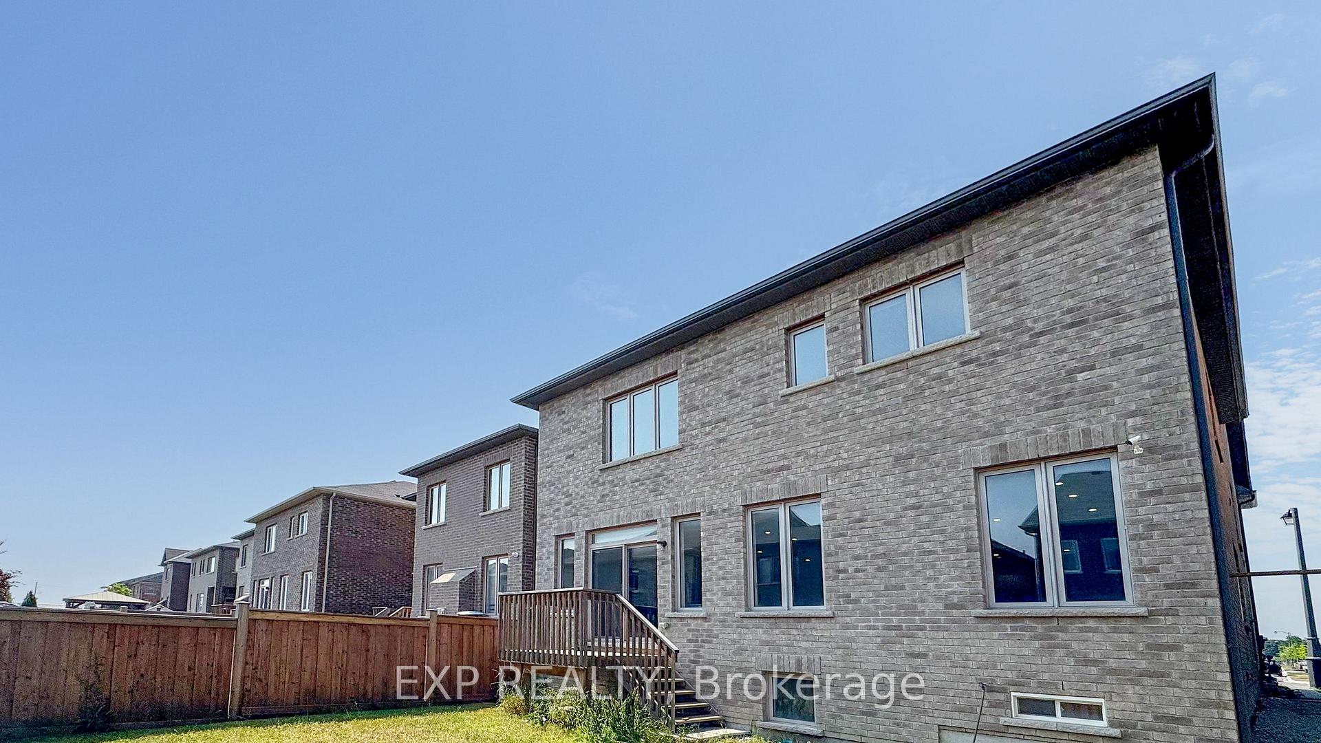Photo 8 of 552 Mactier Drive S, Vaughan, Kleinburg — HOMEH