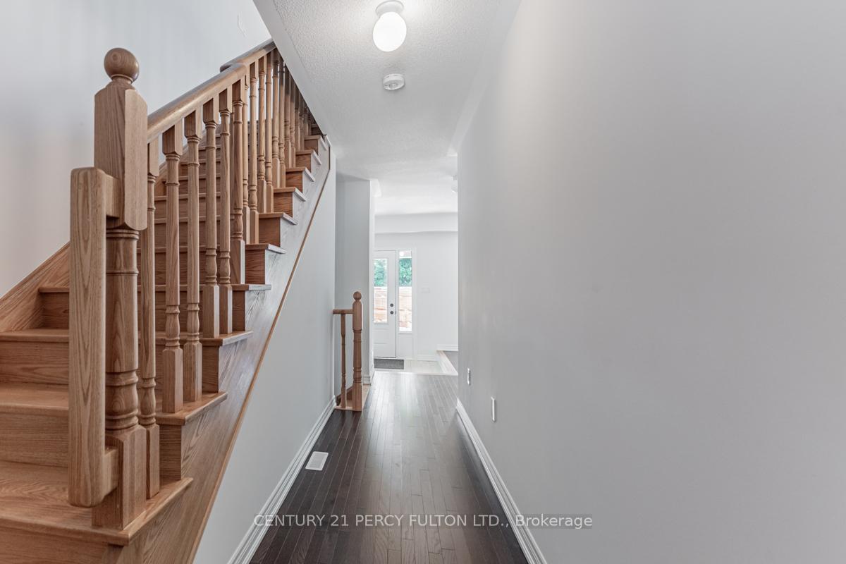 Photo 4 of 8 Cunliffe Lane, Ajax, South East — HOMEH