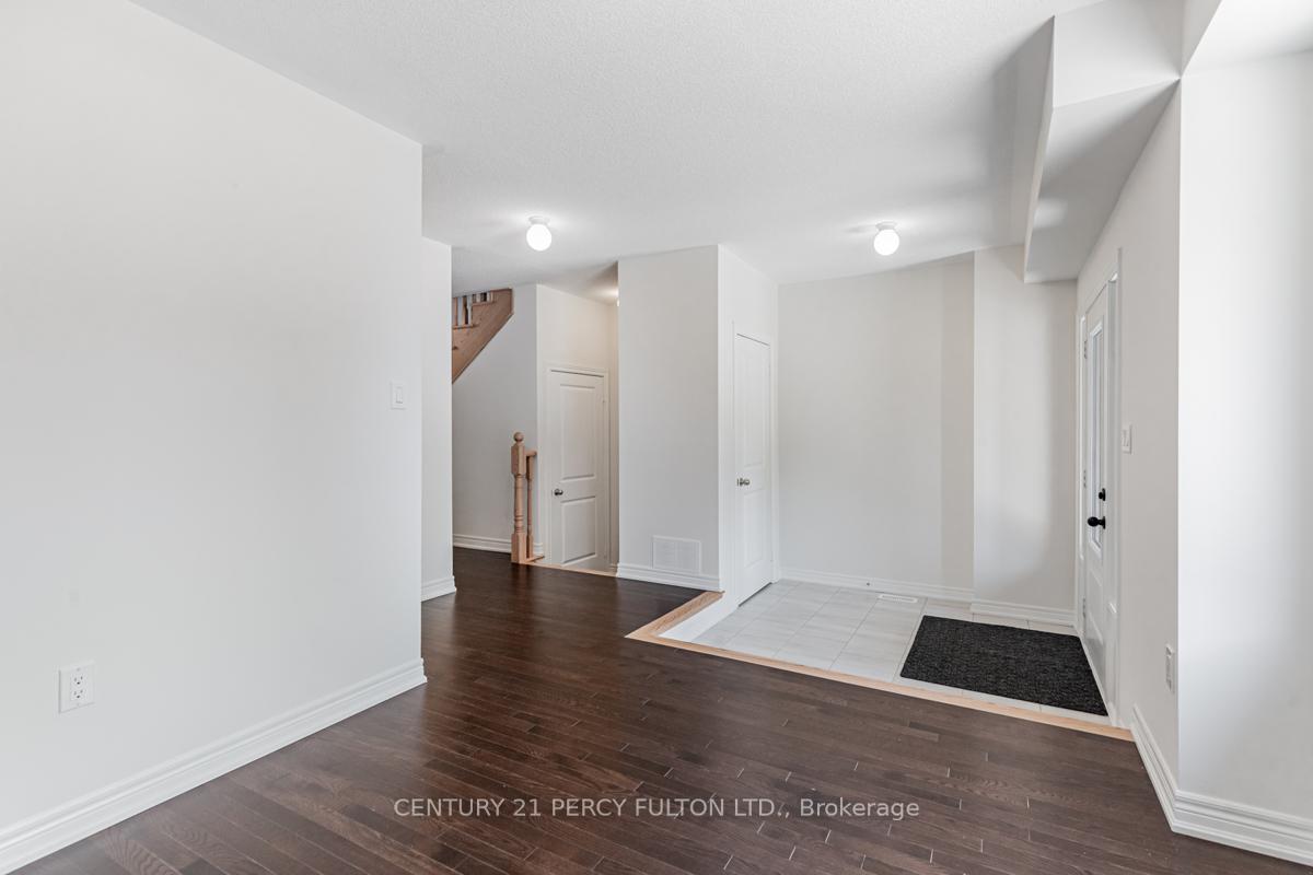 Photo 6 of 8 Cunliffe Lane, Ajax, South East — HOMEH