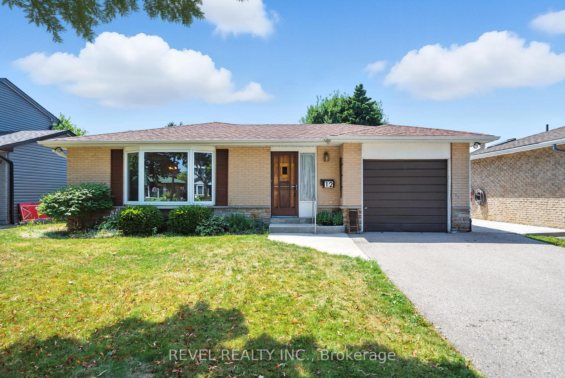 Photo 1 of 12 Swanston Crescent, Ajax, South West — HOMEH