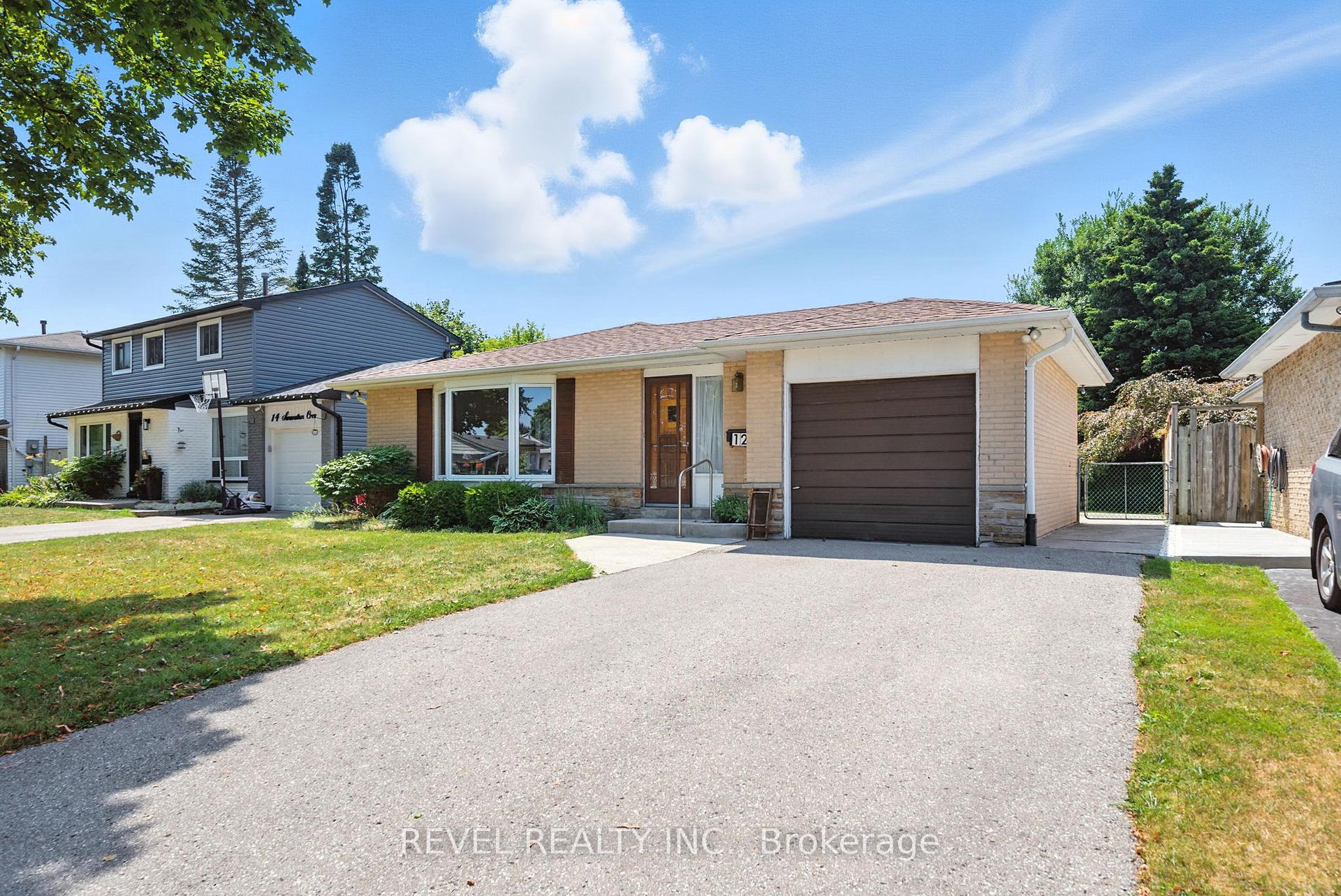 Photo 2 of 12 Swanston Crescent, Ajax, South West — HOMEH