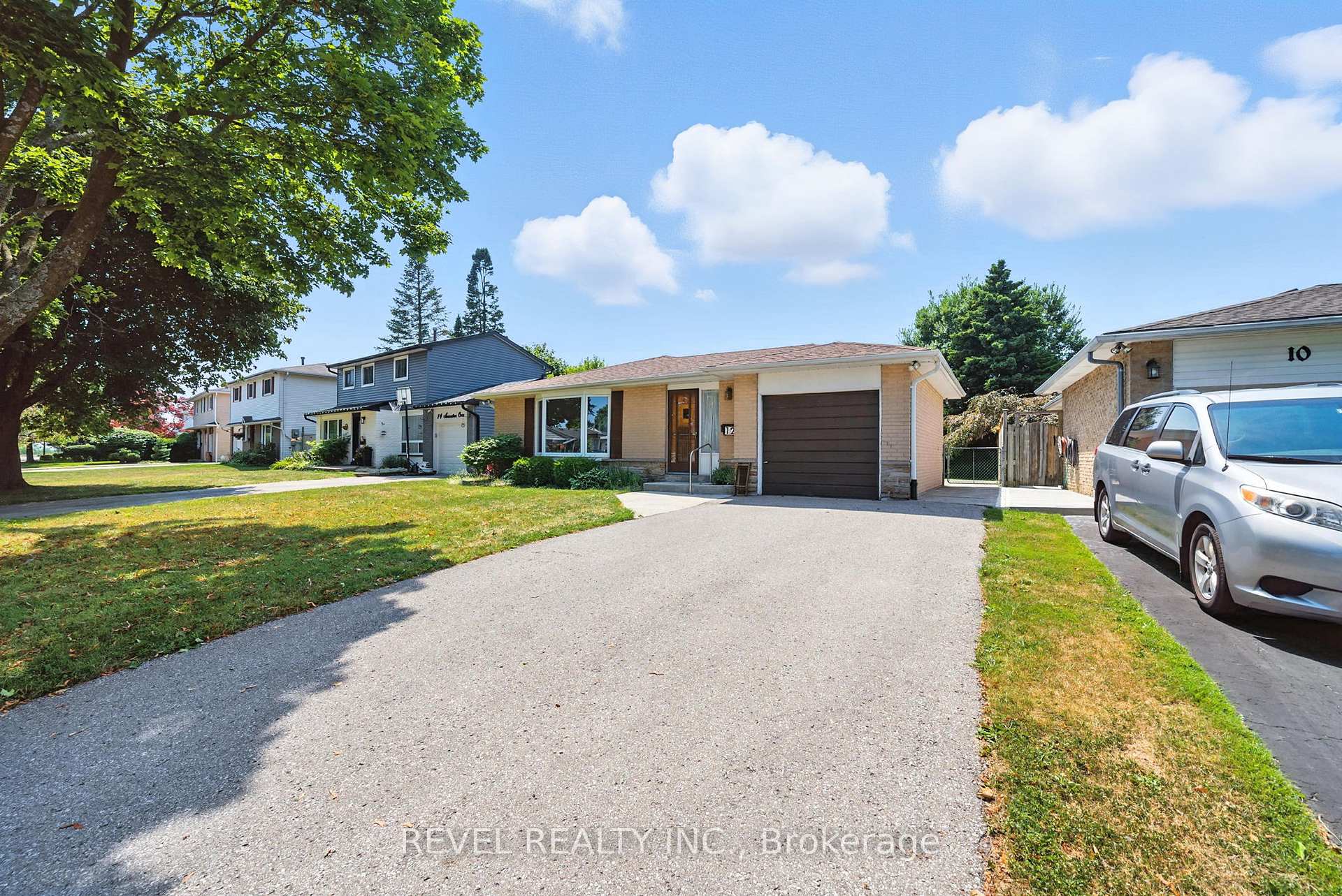 Photo 3 of 12 Swanston Crescent, Ajax, South West — HOMEH