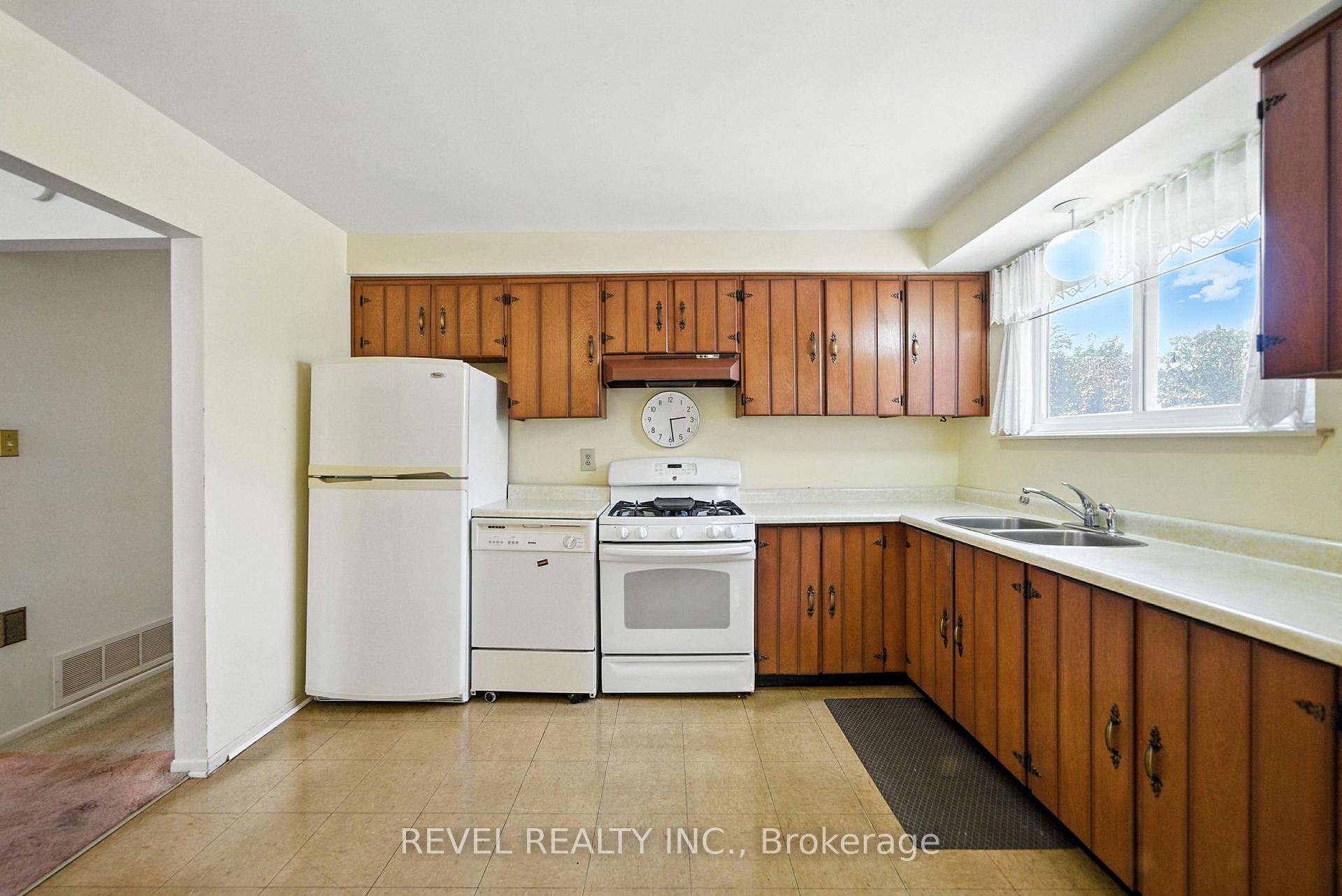 Photo 9 of 12 Swanston Crescent, Ajax, South West — HOMEH