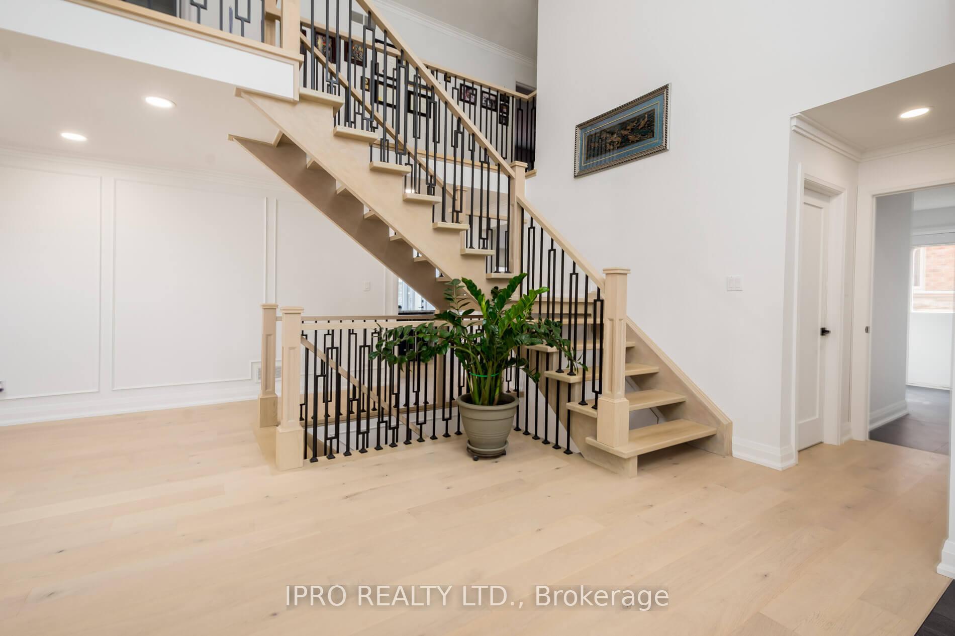 Photo 4 of 10 Paddington Place, Vaughan, Islington Woods — HOMEH