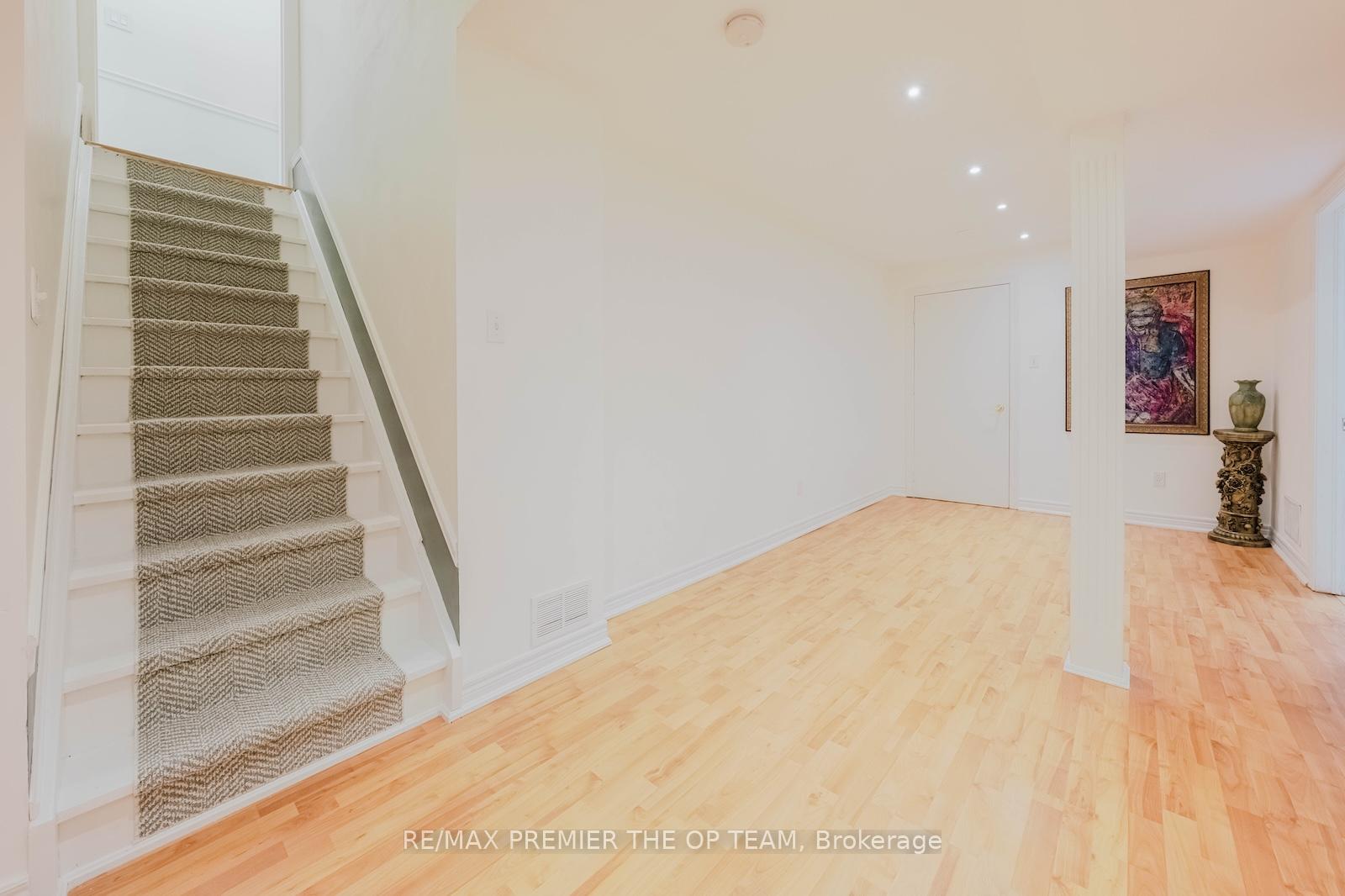 Photo 30 of 42 Osprey Drive, Vaughan, Vellore Village — HOMEH