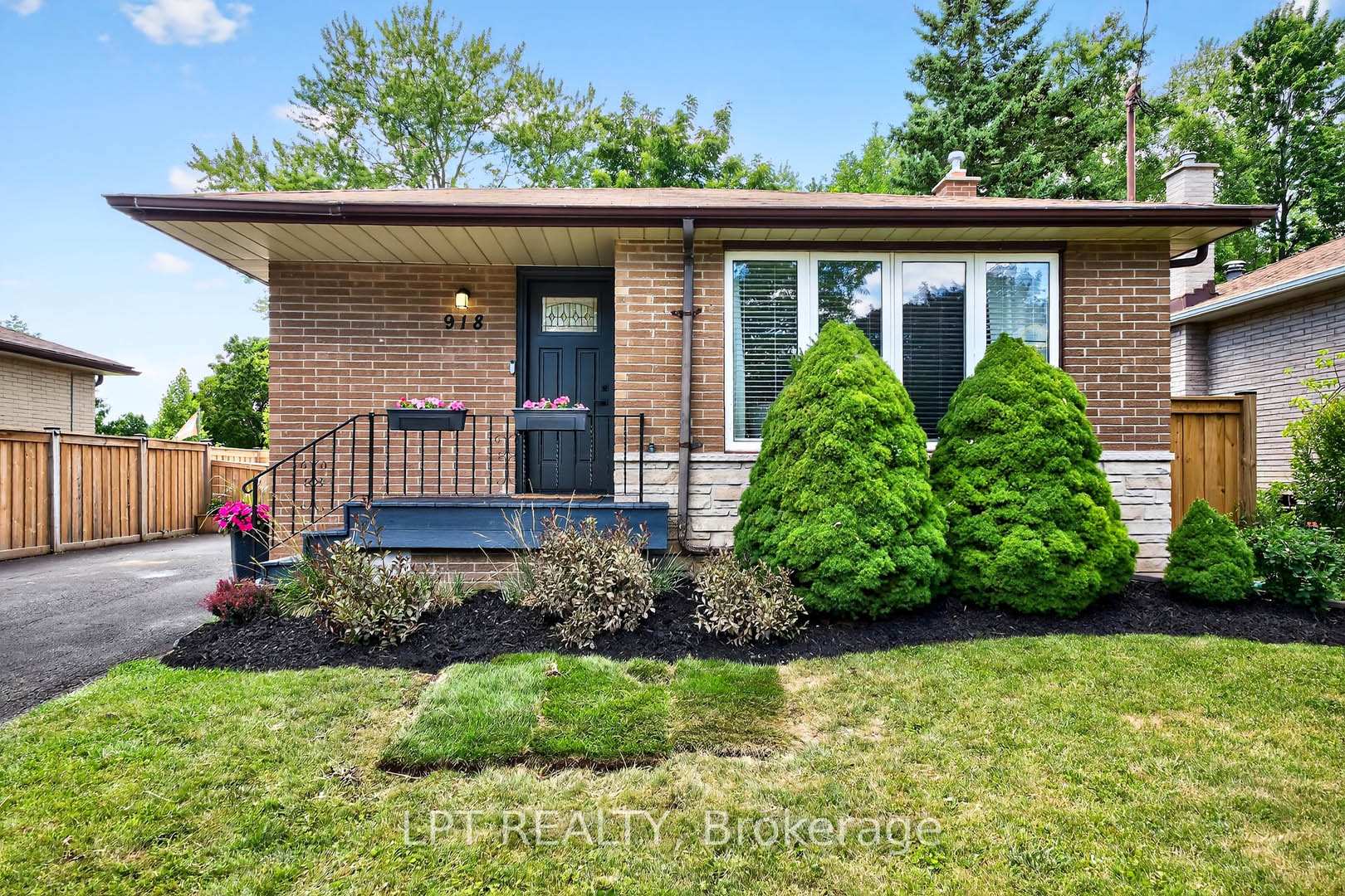 Photo 1 of 918 Walton Boulevard, Whitby, Williamsburg — HOMEH