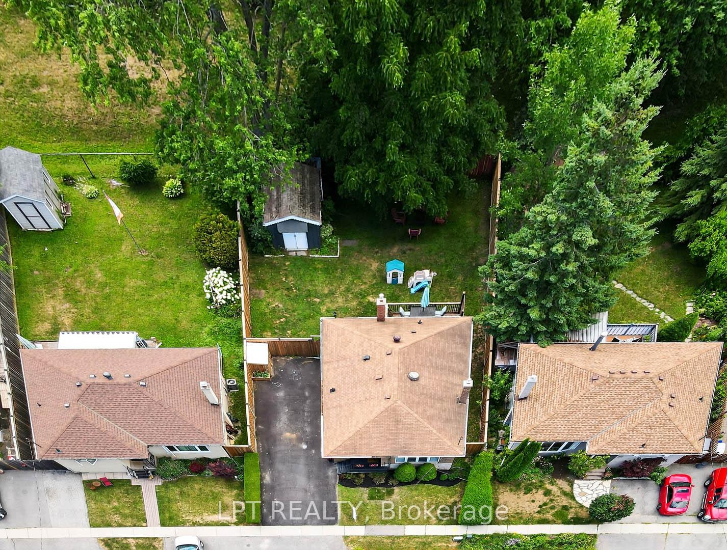 Photo 2 of 918 Walton Boulevard, Whitby, Williamsburg — HOMEH