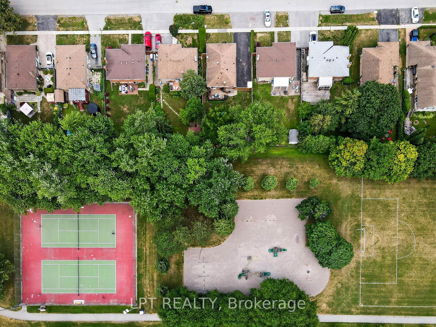 Photo 4 of 918 Walton Boulevard, Whitby, Williamsburg — HOMEH
