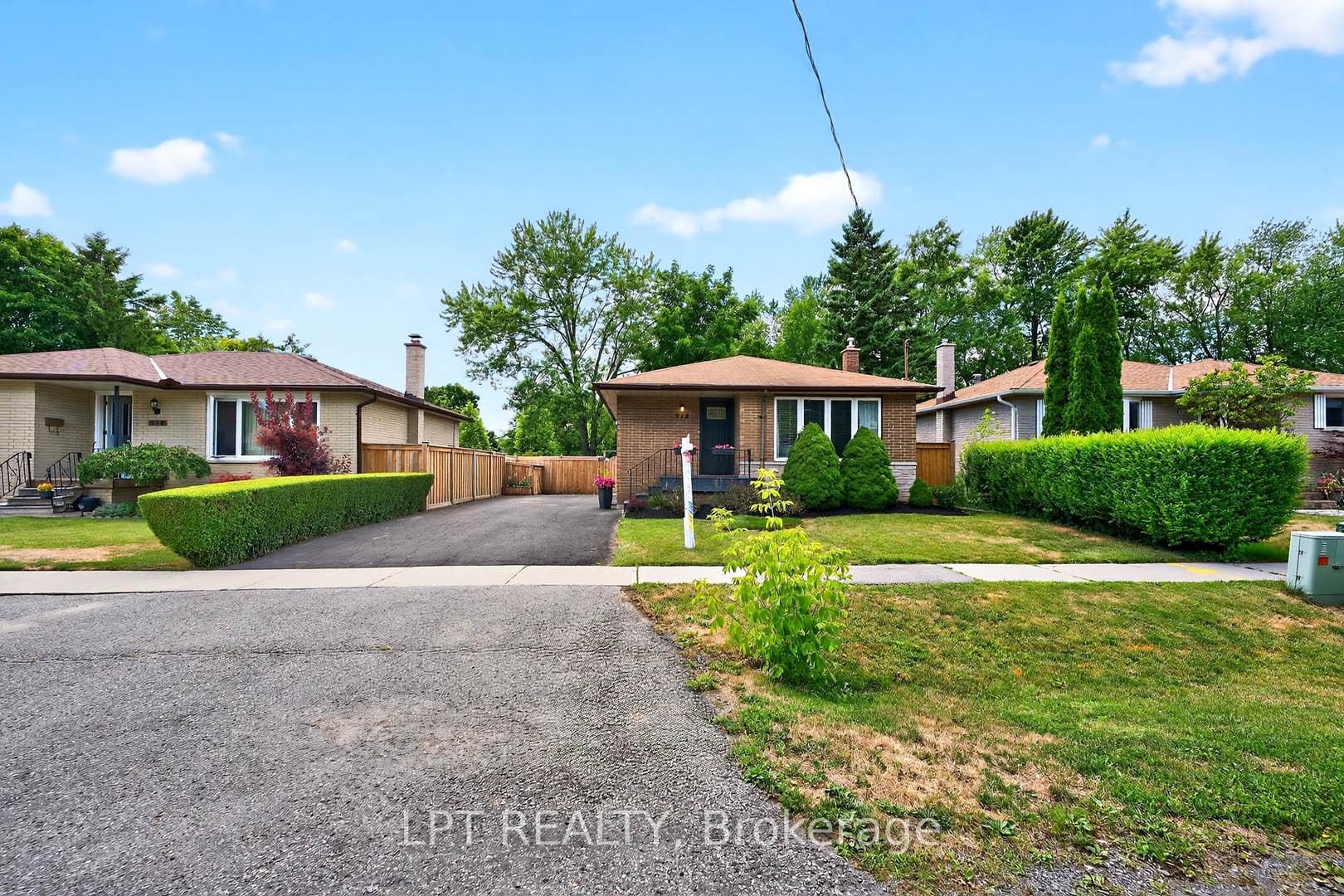 Photo 7 of 918 Walton Boulevard, Whitby, Williamsburg — HOMEH