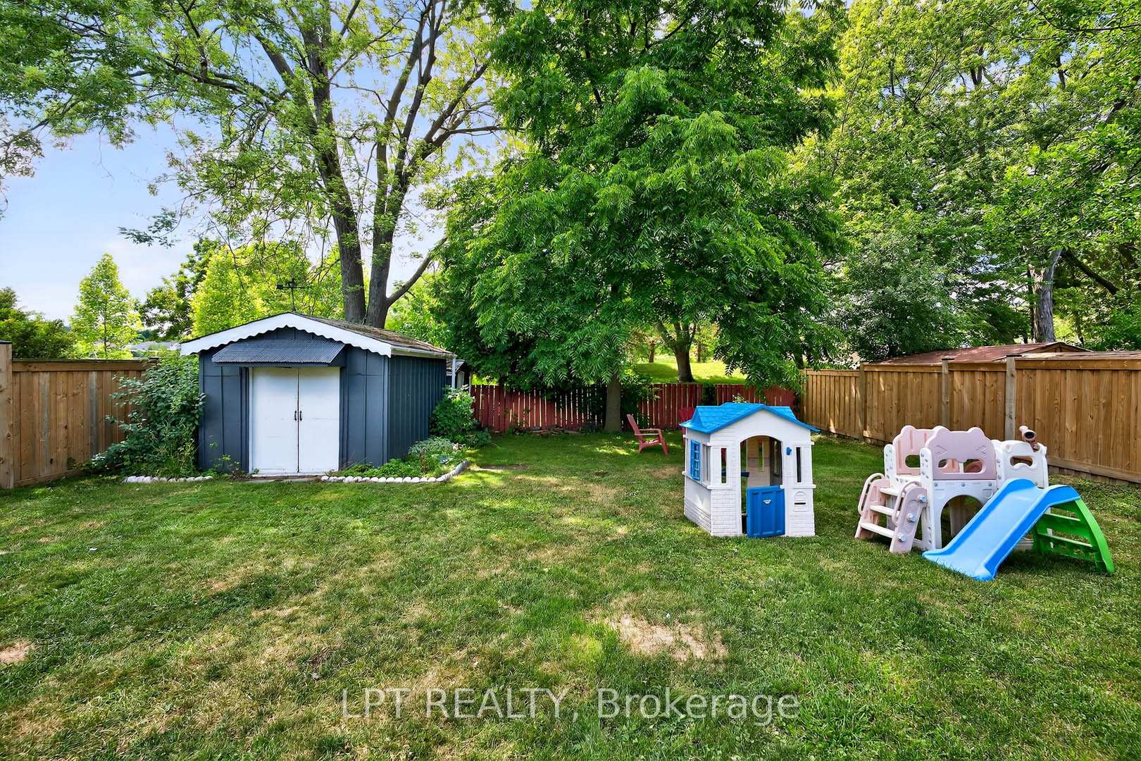 Photo 8 of 918 Walton Boulevard, Whitby, Williamsburg — HOMEH