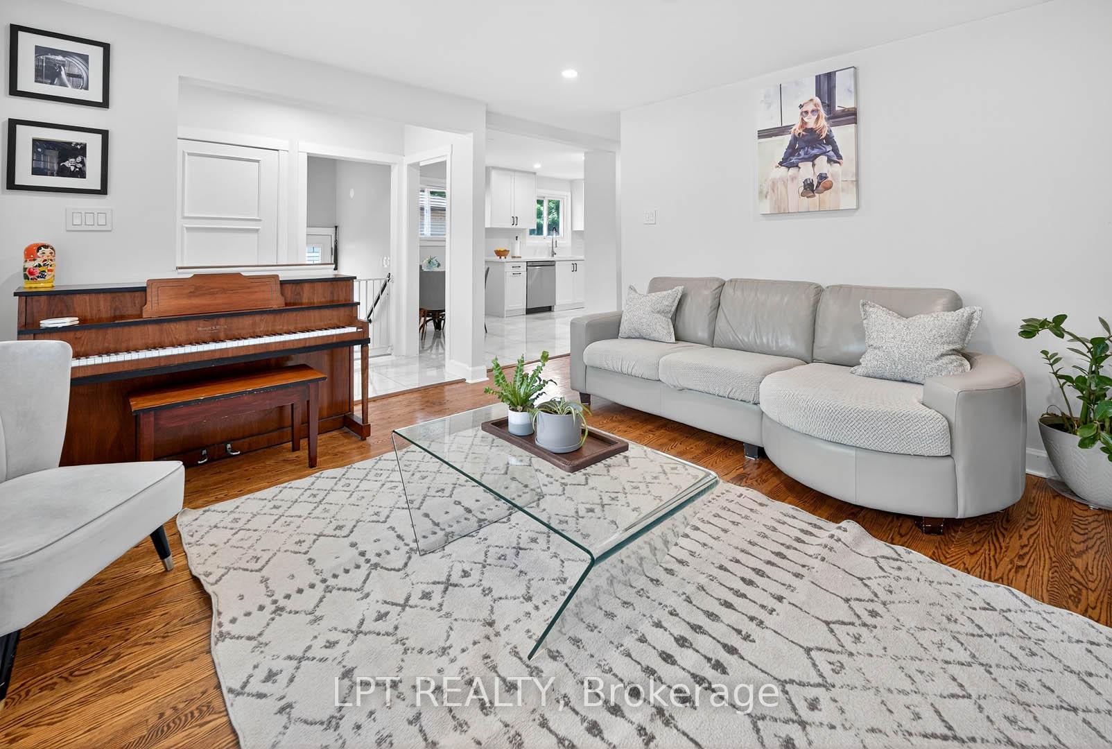 Photo 12 of 918 Walton Boulevard, Whitby, Williamsburg — HOMEH