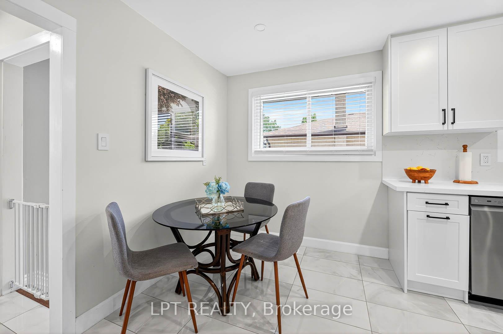 Photo 14 of 918 Walton Boulevard, Whitby, Williamsburg — HOMEH