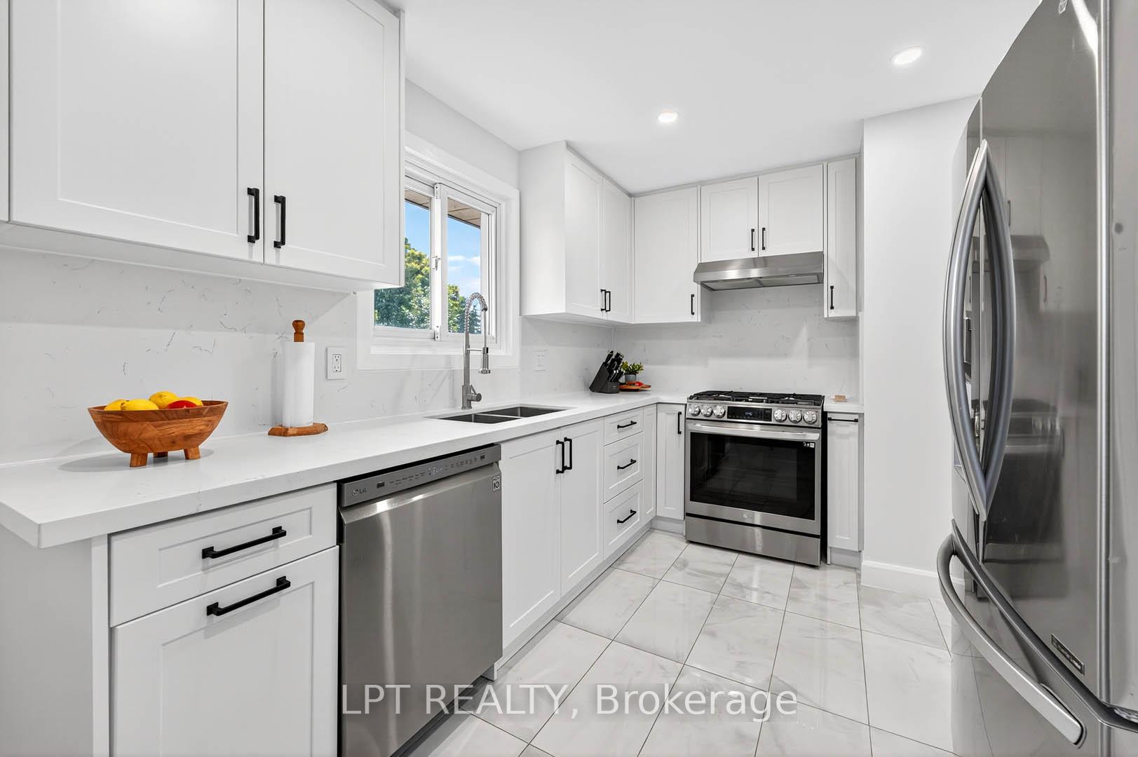Photo 17 of 918 Walton Boulevard, Whitby, Williamsburg — HOMEH