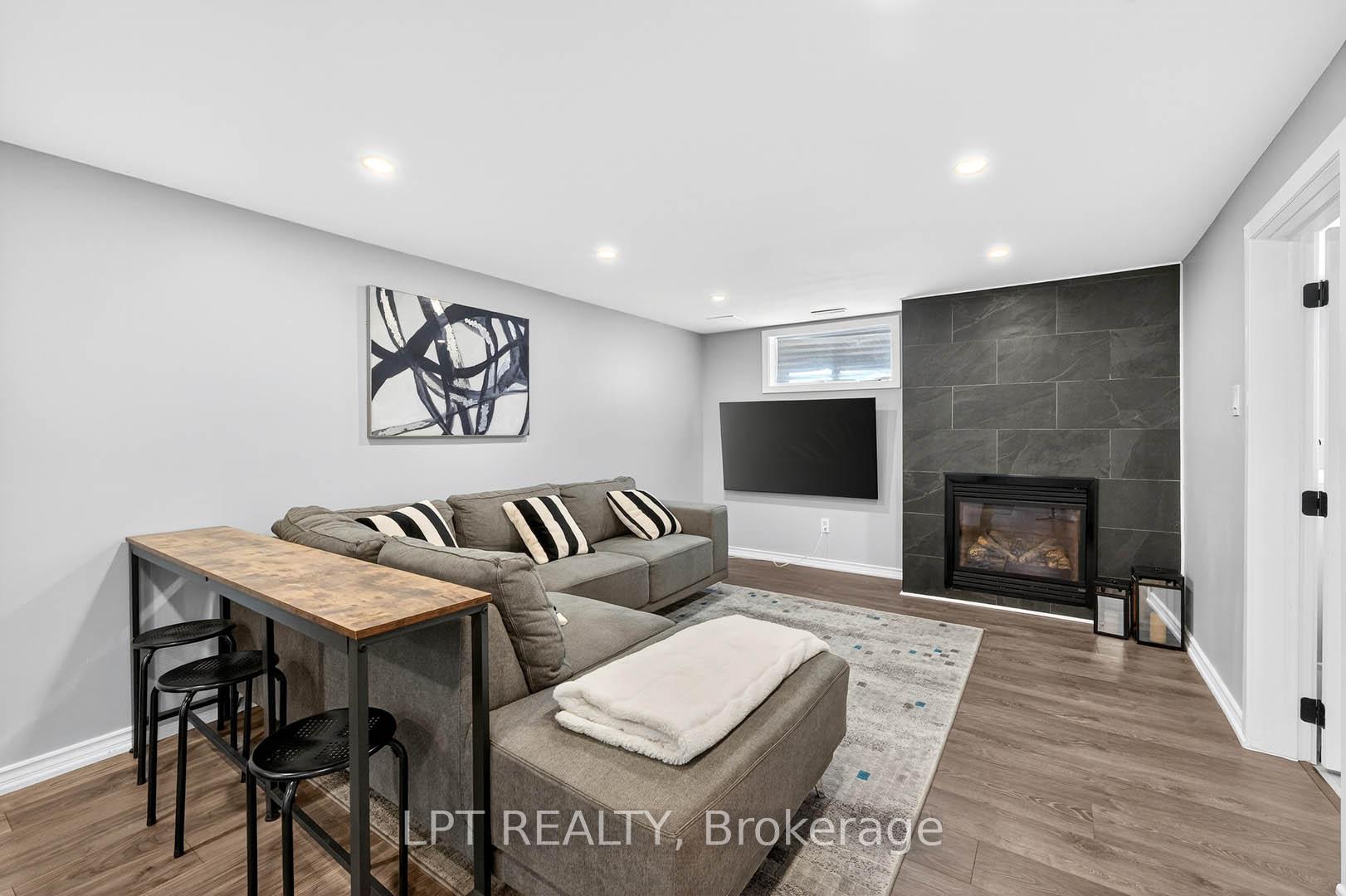 Photo 31 of 918 Walton Boulevard, Whitby, Williamsburg — HOMEH