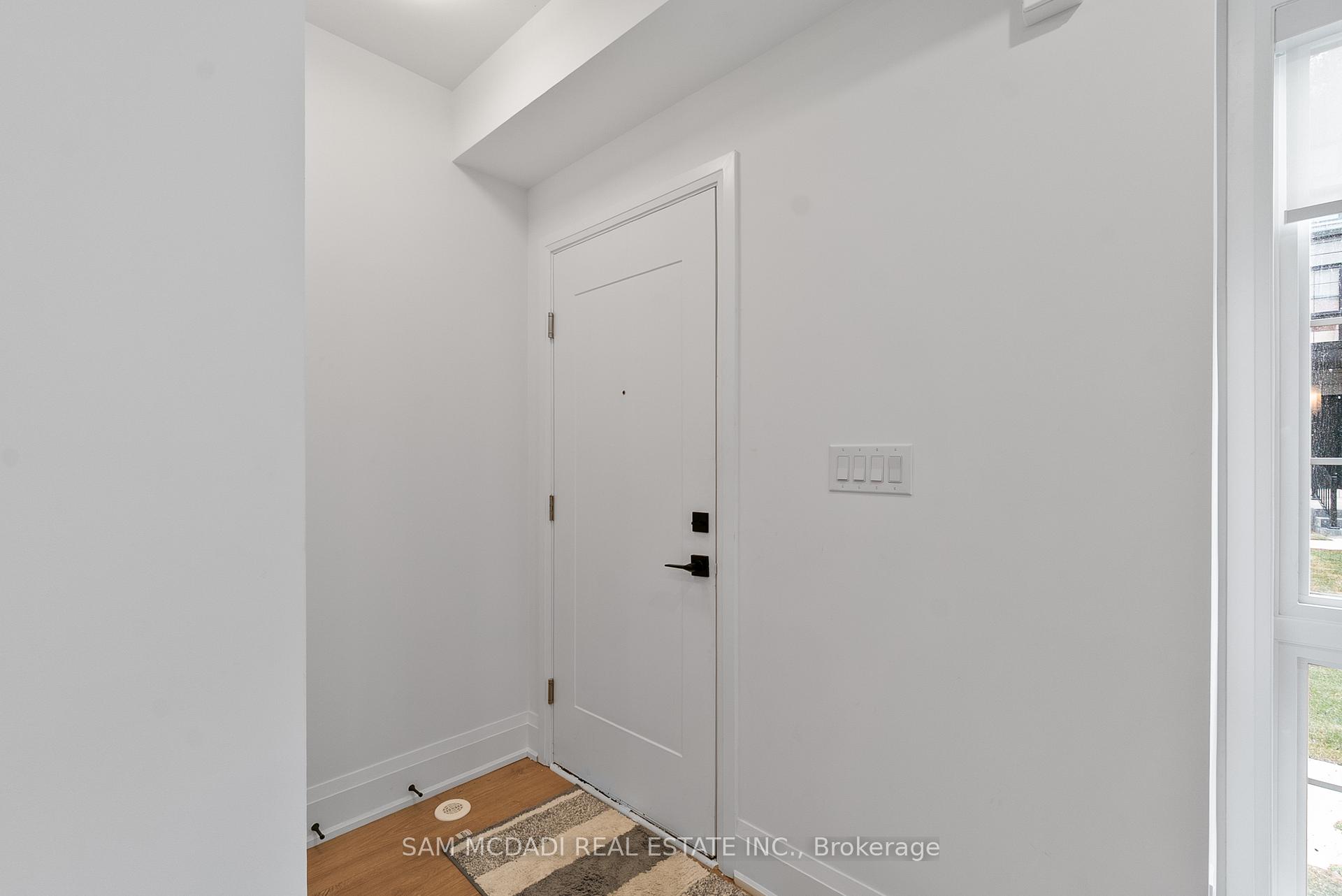 Photo 3 of 33 Burleigh Mews, Vaughan, Uplands — HOMEH