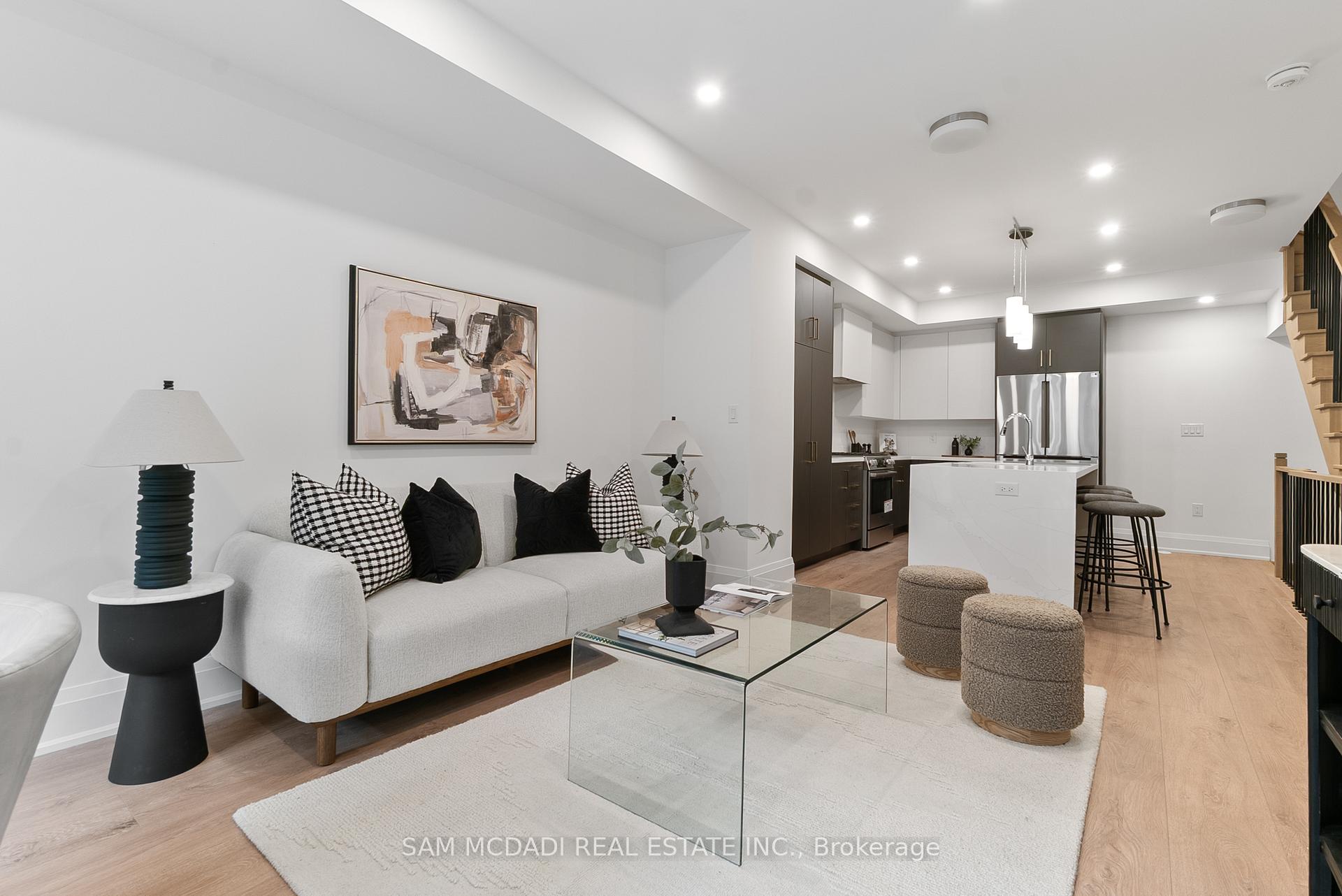 Photo 7 of 33 Burleigh Mews, Vaughan, Uplands — HOMEH