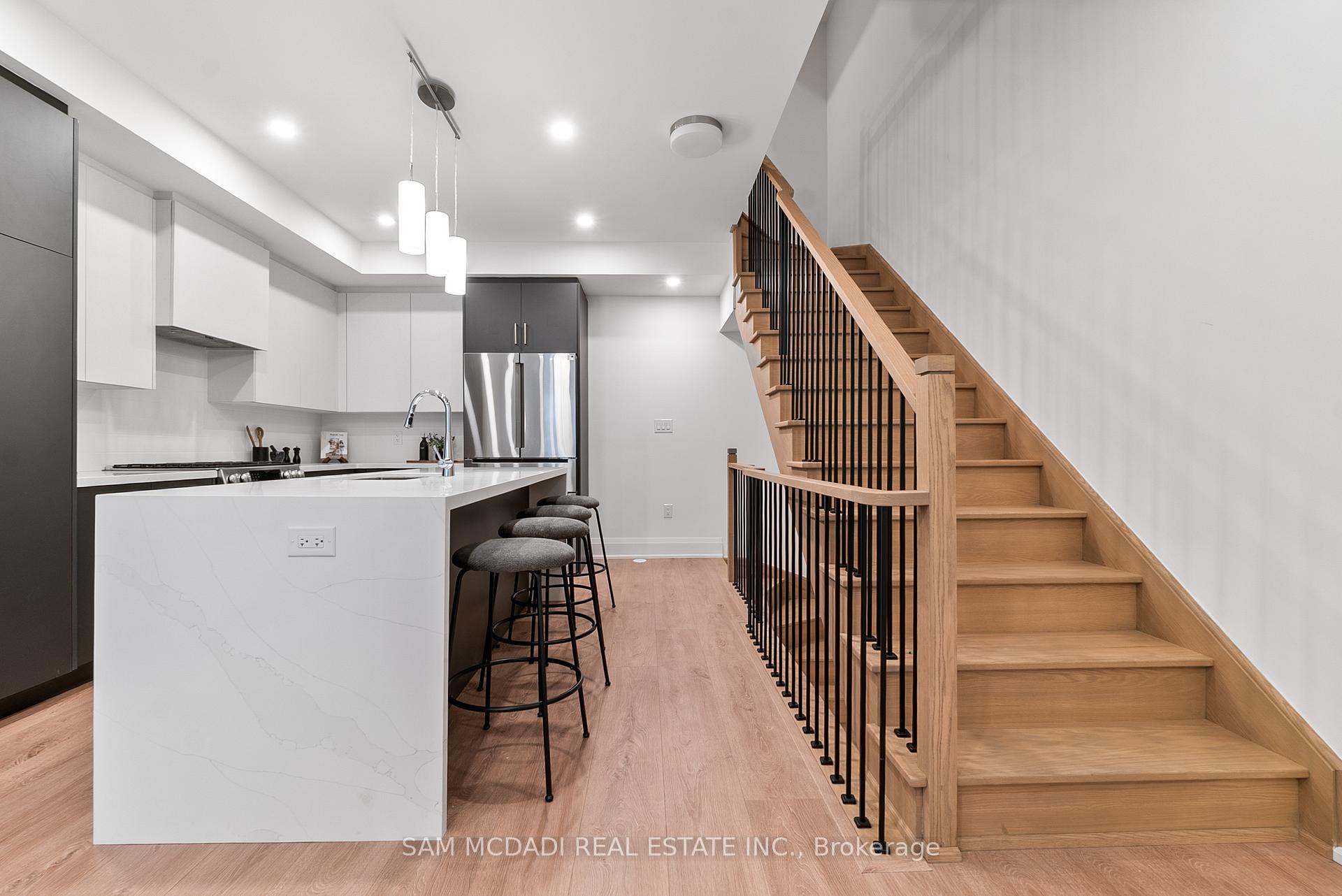 Photo 9 of 33 Burleigh Mews, Vaughan, Uplands — HOMEH