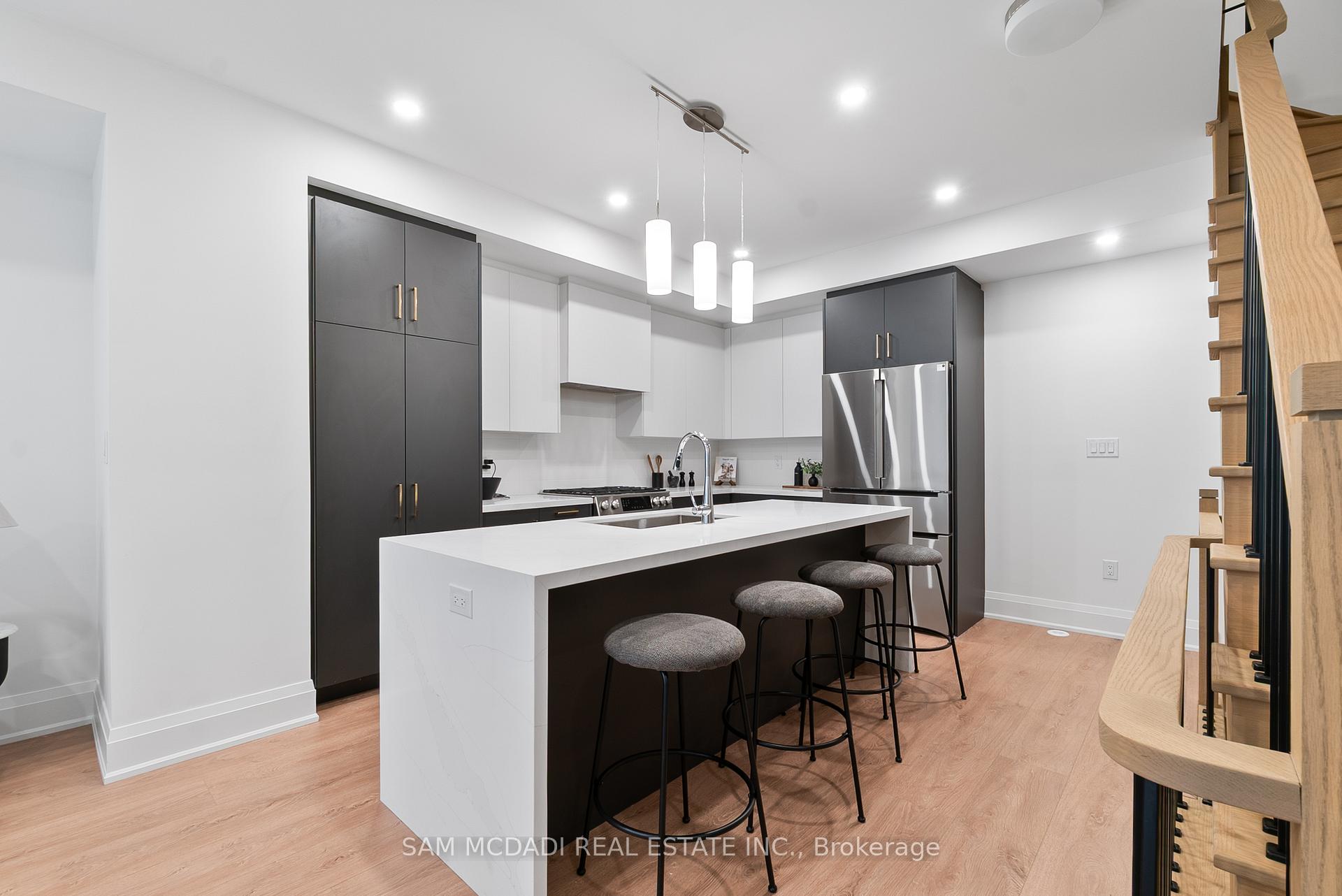 Photo 10 of 33 Burleigh Mews, Vaughan, Uplands — HOMEH
