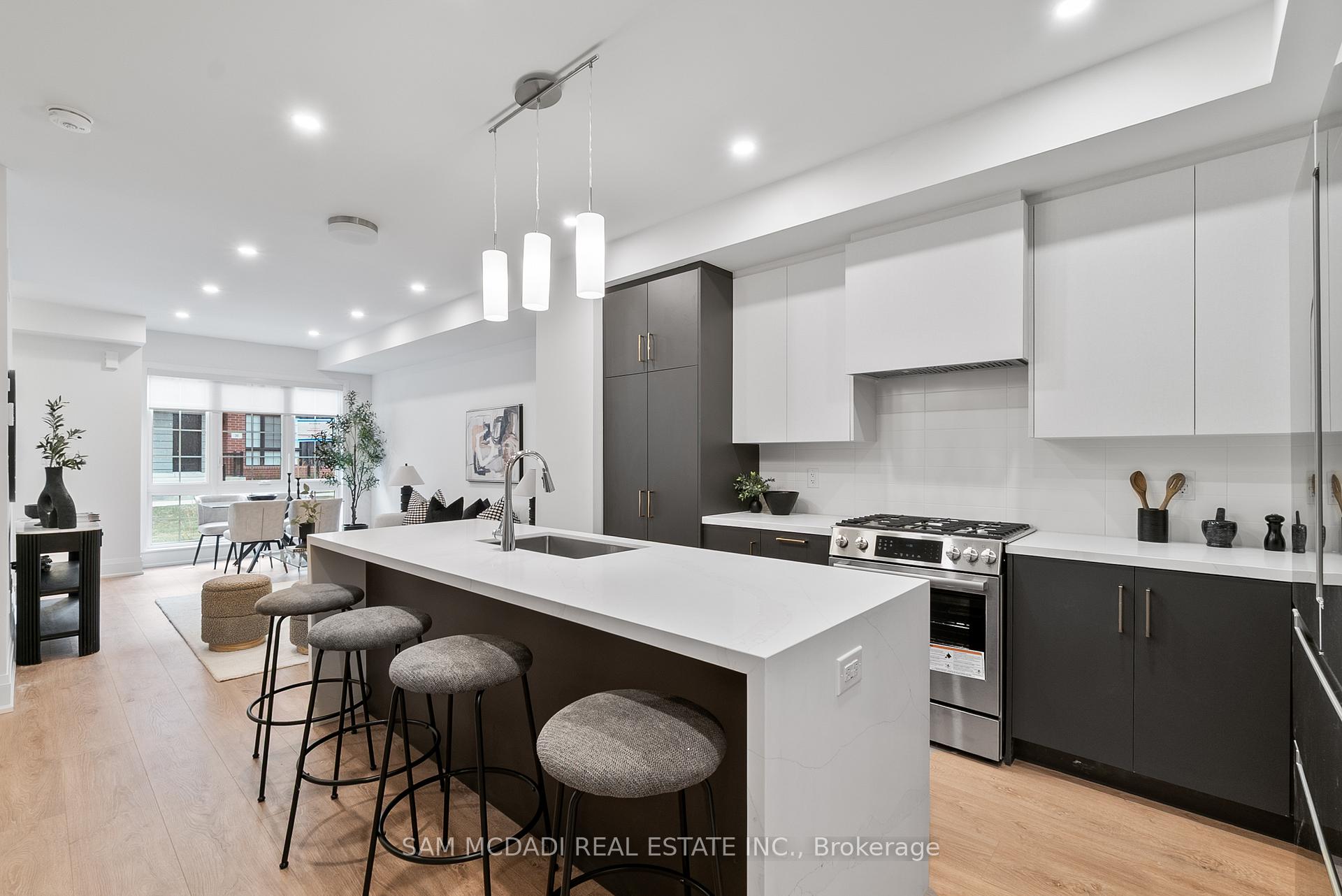 Photo 12 of 33 Burleigh Mews, Vaughan, Uplands — HOMEH