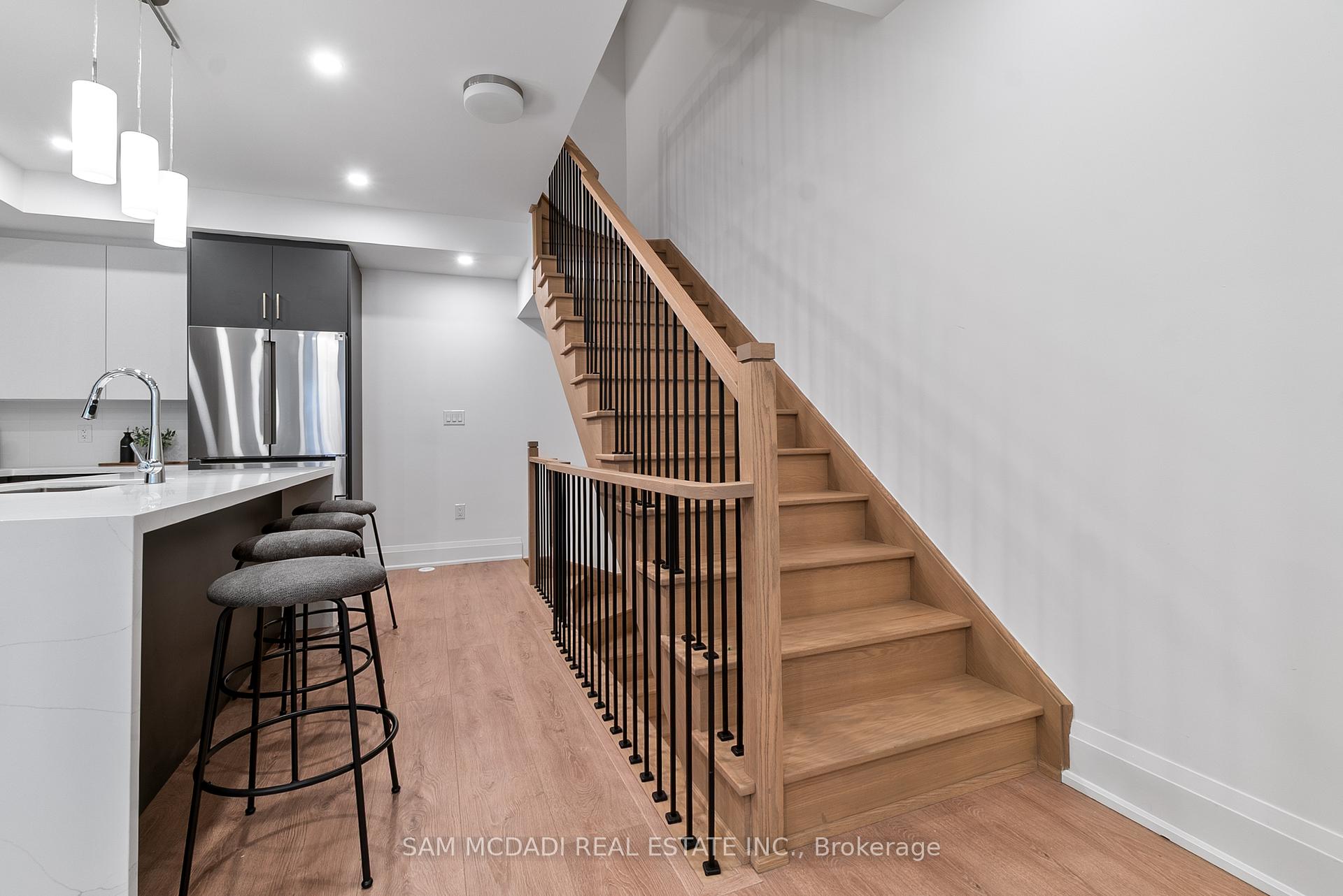 Photo 16 of 33 Burleigh Mews, Vaughan, Uplands — HOMEH