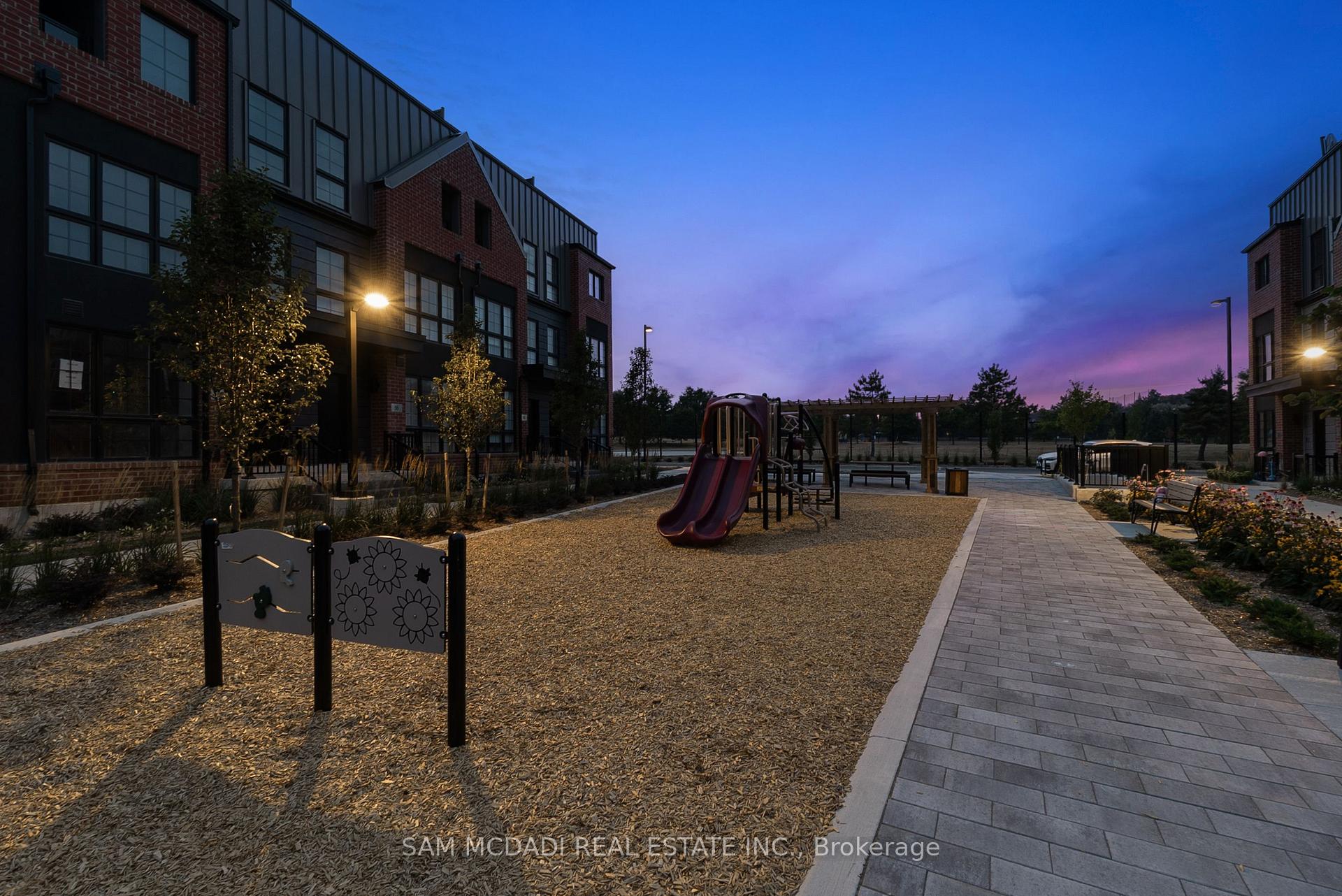 Photo 36 of 33 Burleigh Mews, Vaughan, Uplands — HOMEH